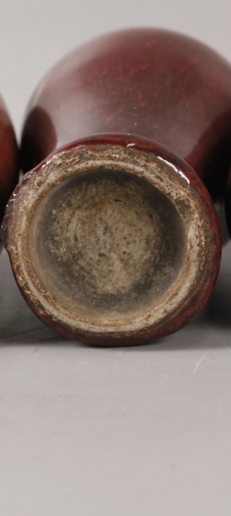 Chinese oxblood porcelain snuff bottle, 18th c. In Good Condition For Sale In New York, NY