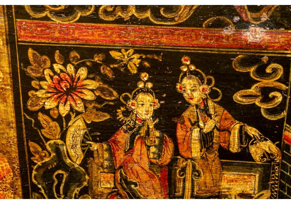 XIXe siècle Malle décorée de peinture chinoise comme table à cocktail en vente