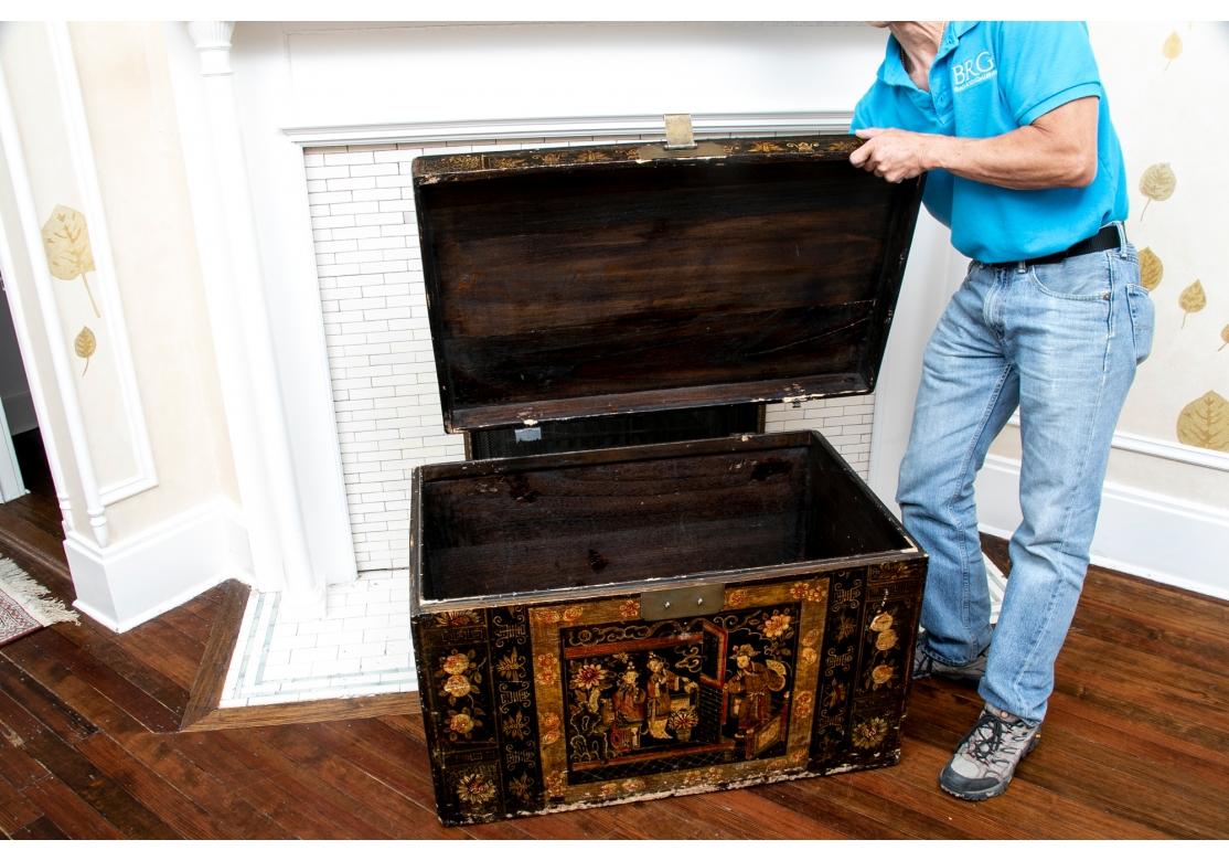 Wood Chinese Paint Decorated Trunk as Cocktail Table For Sale