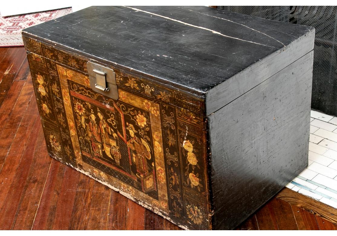 Chinese Paint Decorated Trunk as Cocktail Table For Sale 2