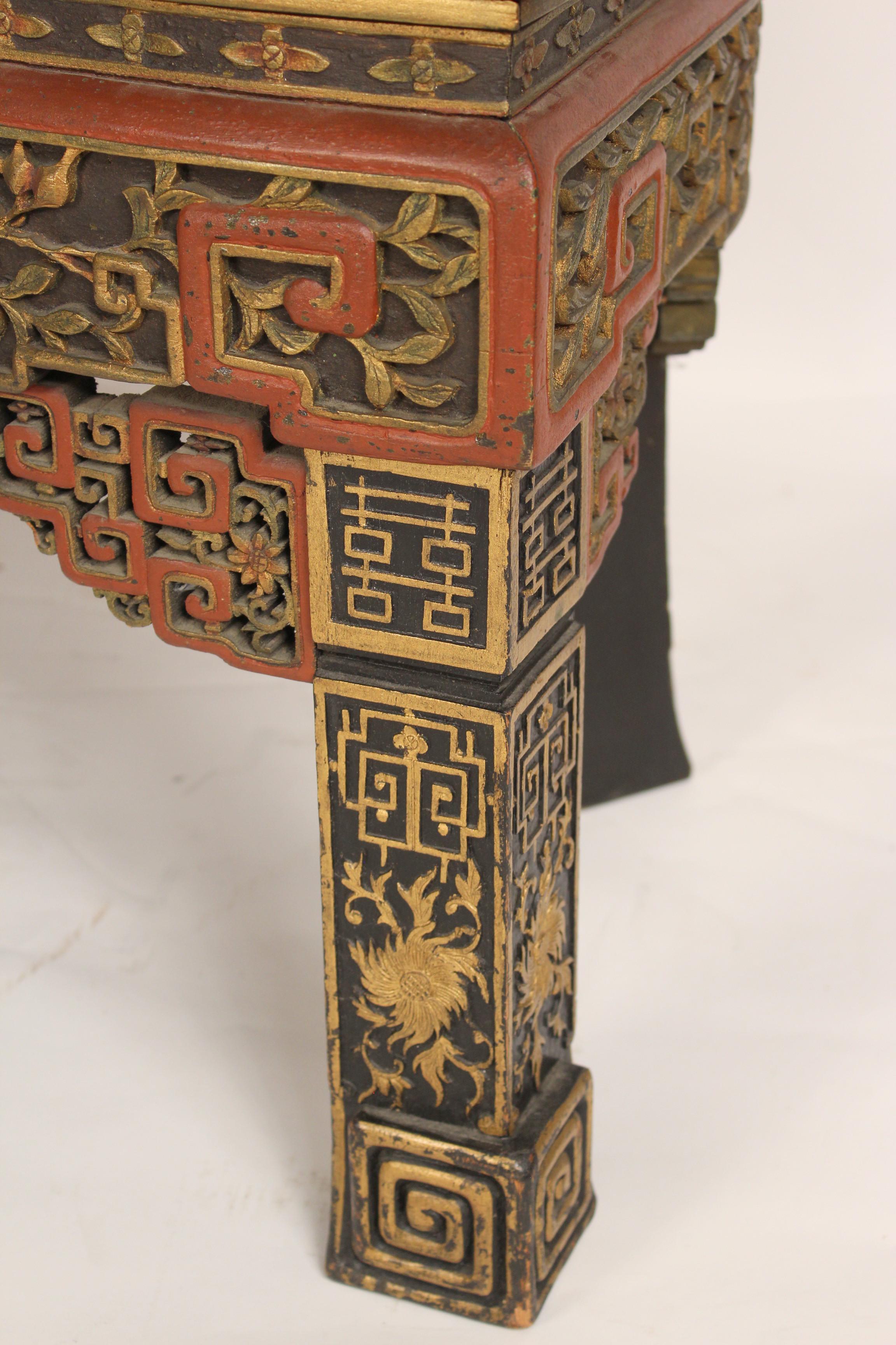 Chinese Painted and Gilt Decorated Bench For Sale 4