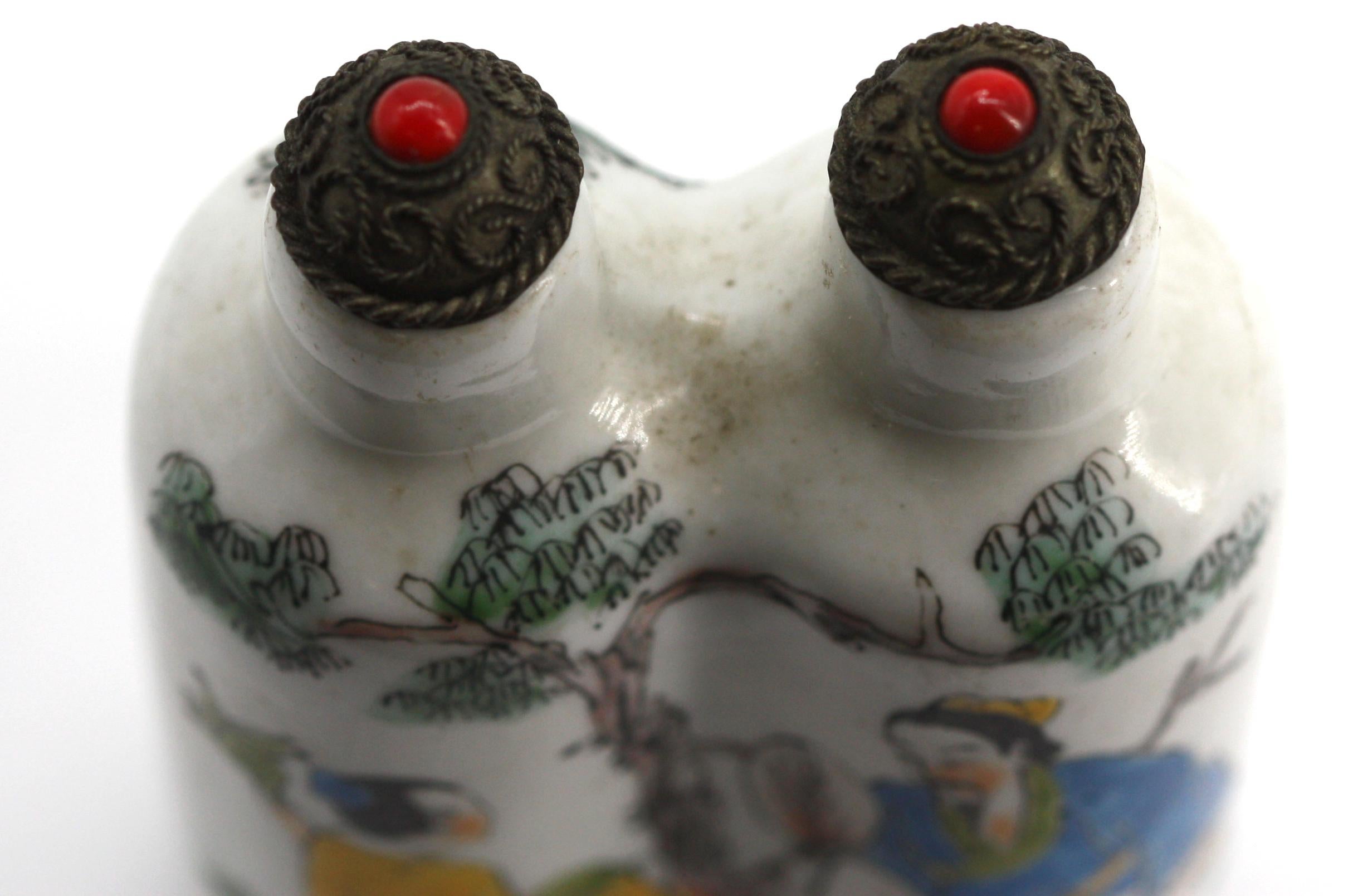 Chinese Painted Double-Form Porcelain Snuff Bottle In Good Condition For Sale In West Palm Beach, FL