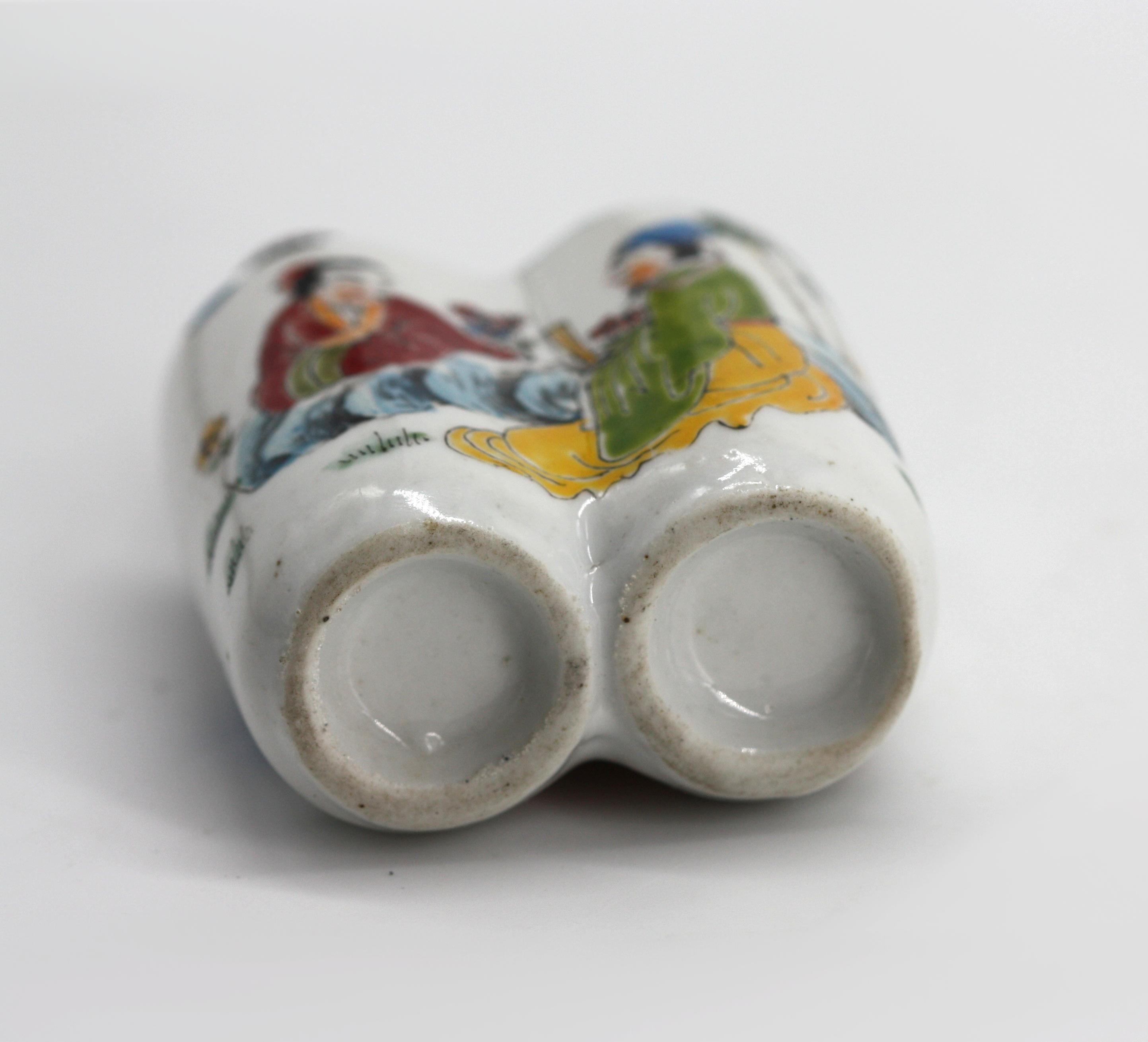 Chinese Painted Double-Form Porcelain Snuff Bottle For Sale 1