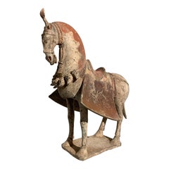 Cheval caparaçonné en poterie peinte chinoise:: Dynastie des Wei du Nord '386-534'