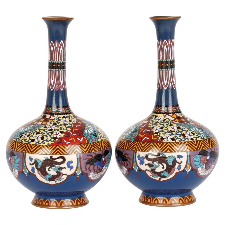 PAIRE DE VASES chinois? anciens en bronze patiné et cloisonné / décor