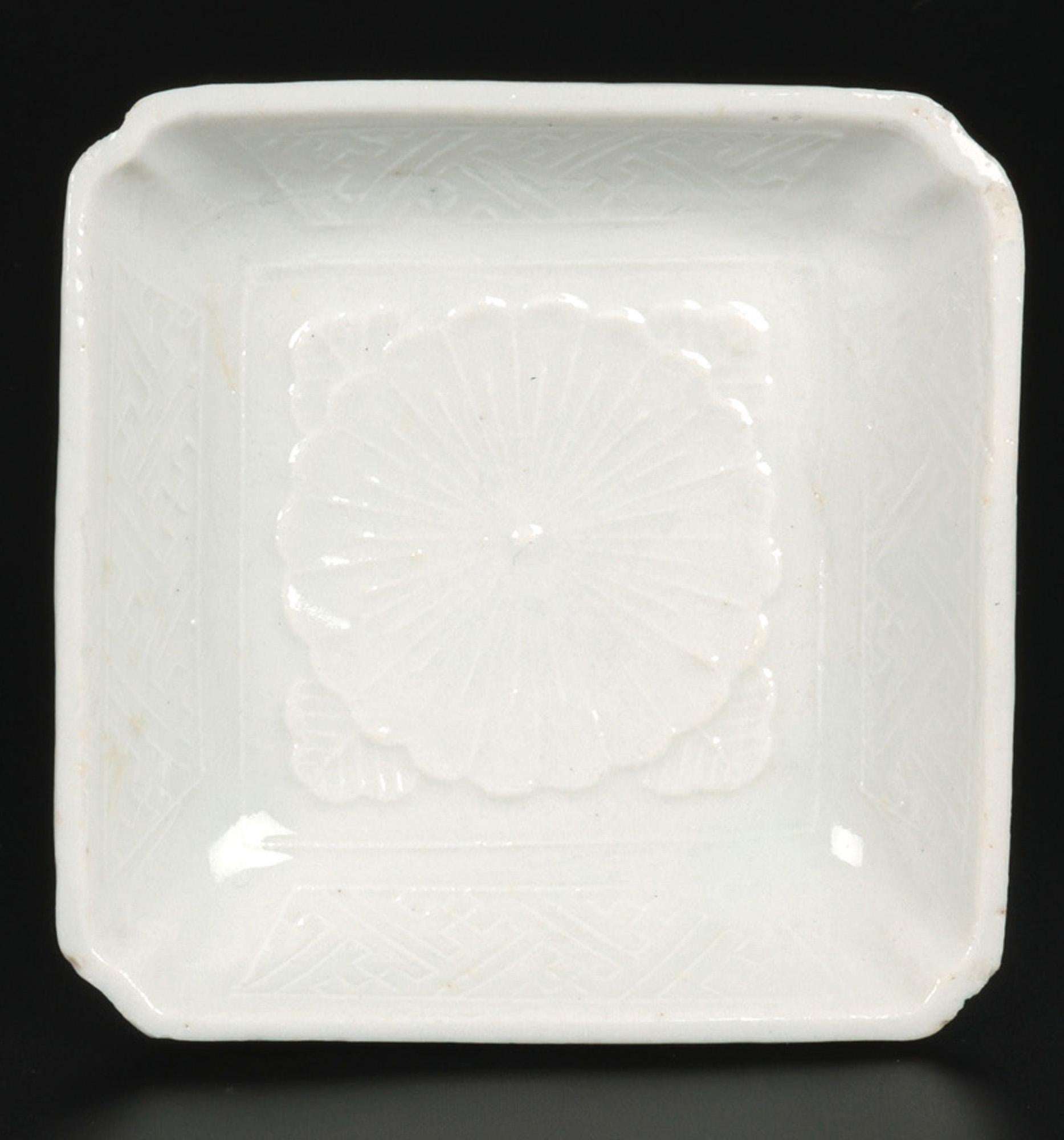 Chinese Pair Dehua Blanc De Chine Lotus Flower Dishes, 17th C. In Good Condition For Sale In Bishop's Stortford, Hertfordshire