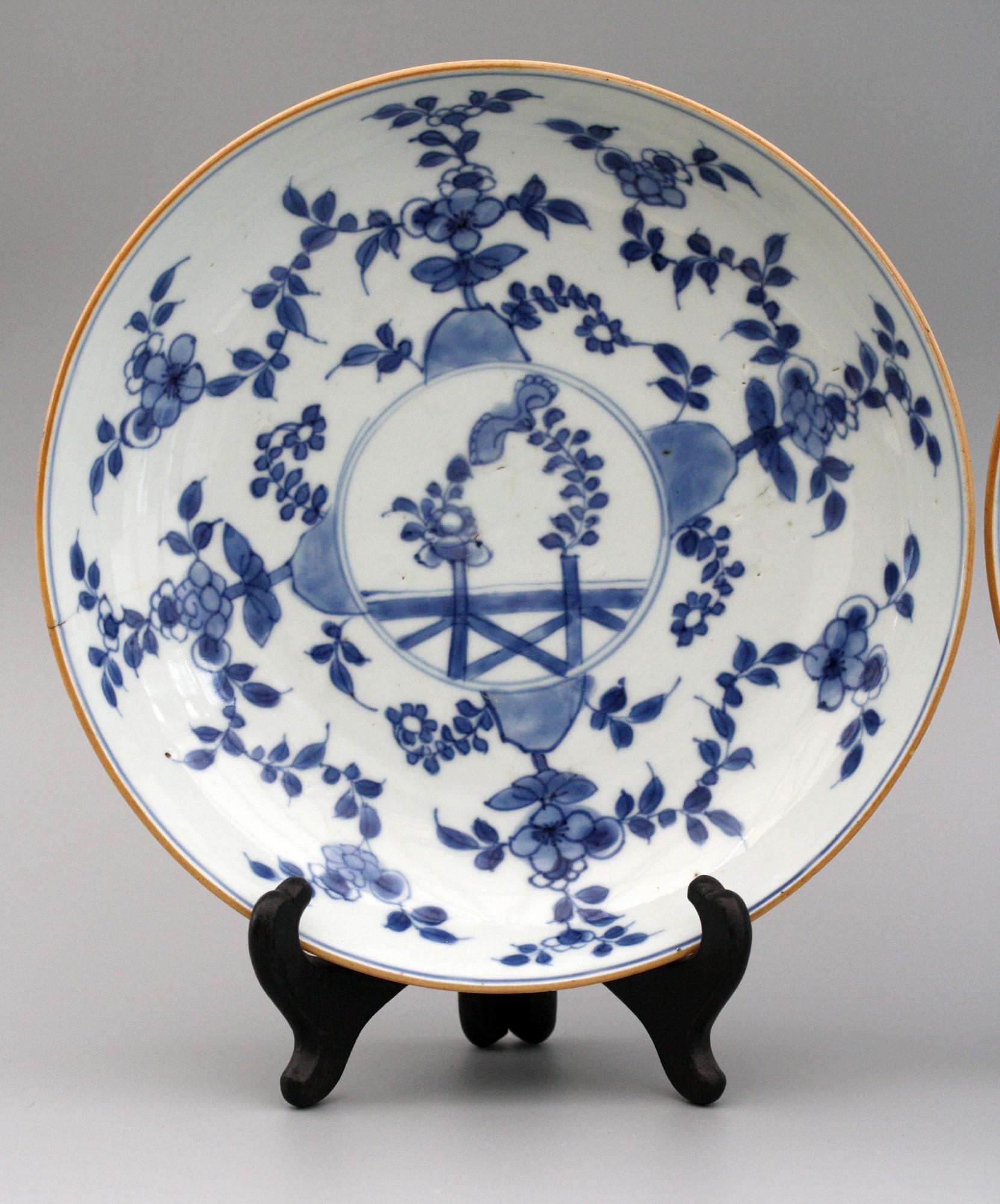 Chinese Pair of Kangxi Blue and White Painted Floral Porcelain Plates 8