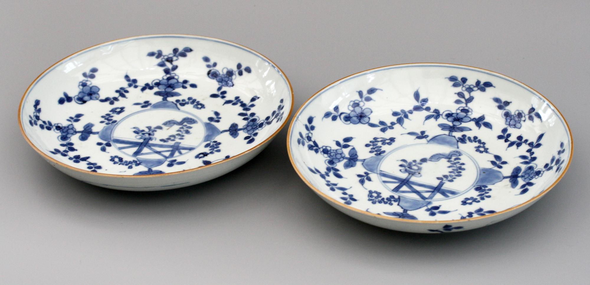 Chinese Pair of Kangxi Blue and White Painted Floral Porcelain Plates 2