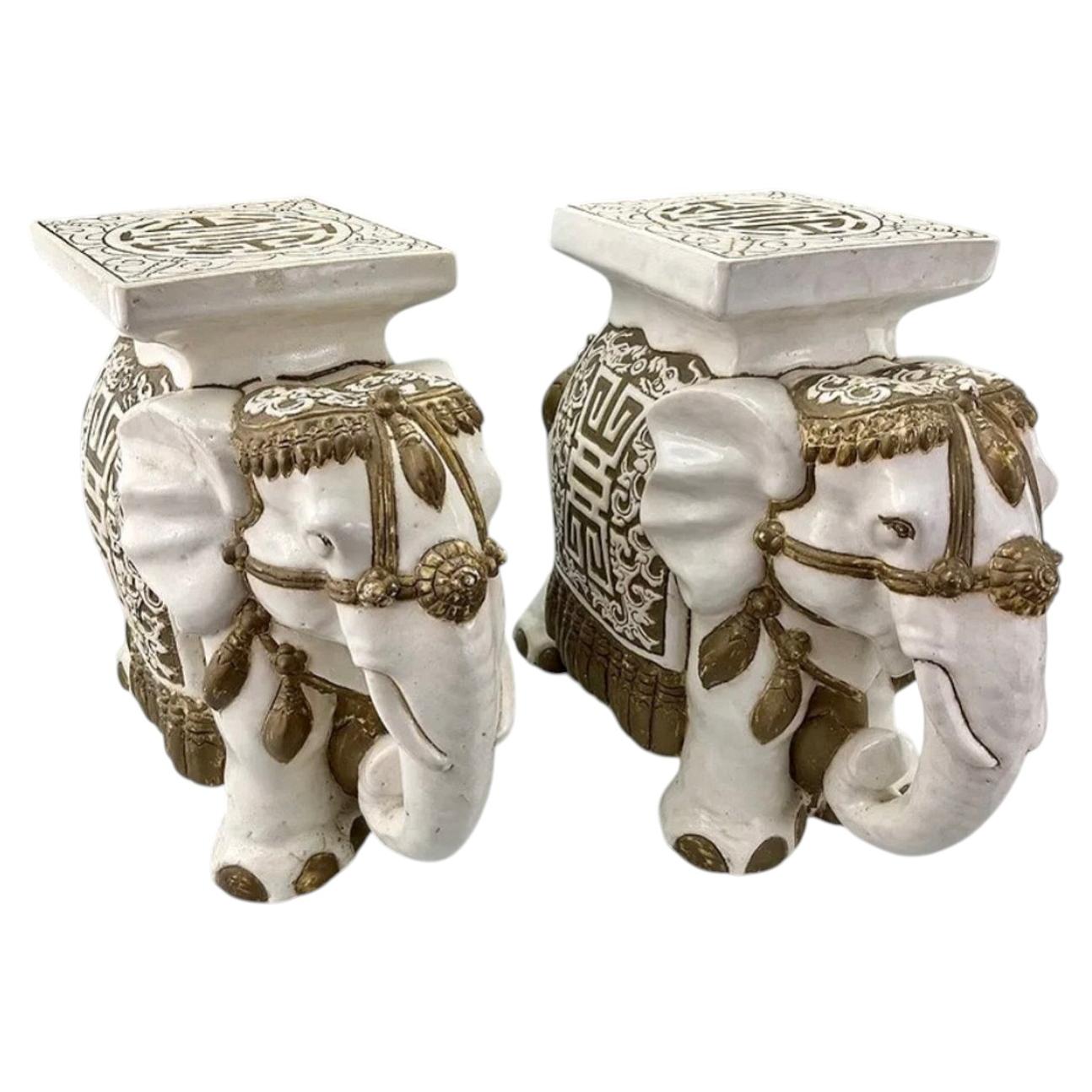 Coppia cinese di panchine da giardino in ceramica a forma di elefante con simboli “Fu”, 1900 circa