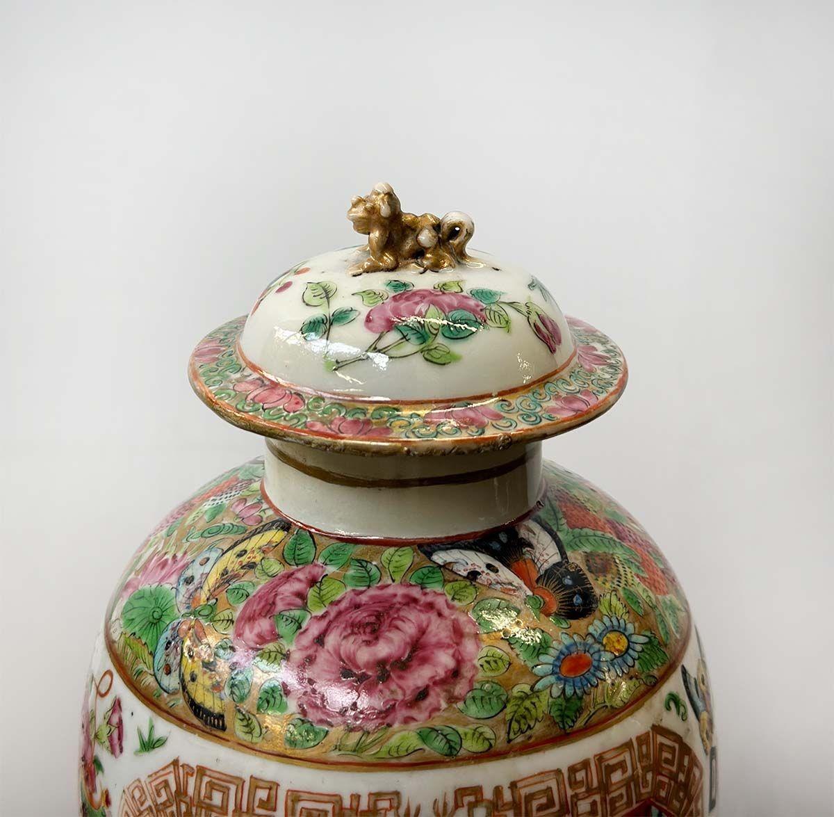 Chinese Pair of Early 19th Century Famille Rose Canton Lidded Vases For Sale 2