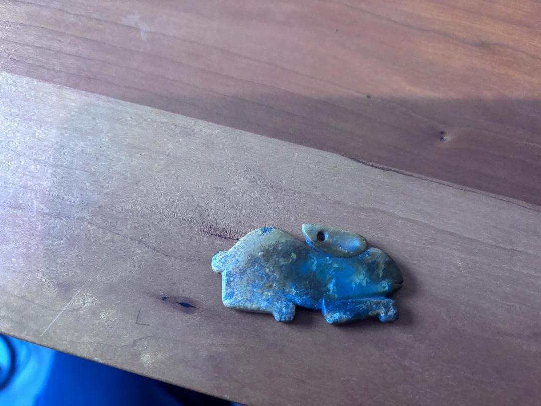 Fatto a mano Coppia cinese Anno del coniglio Sculture di coniglio in giada fine in vendita