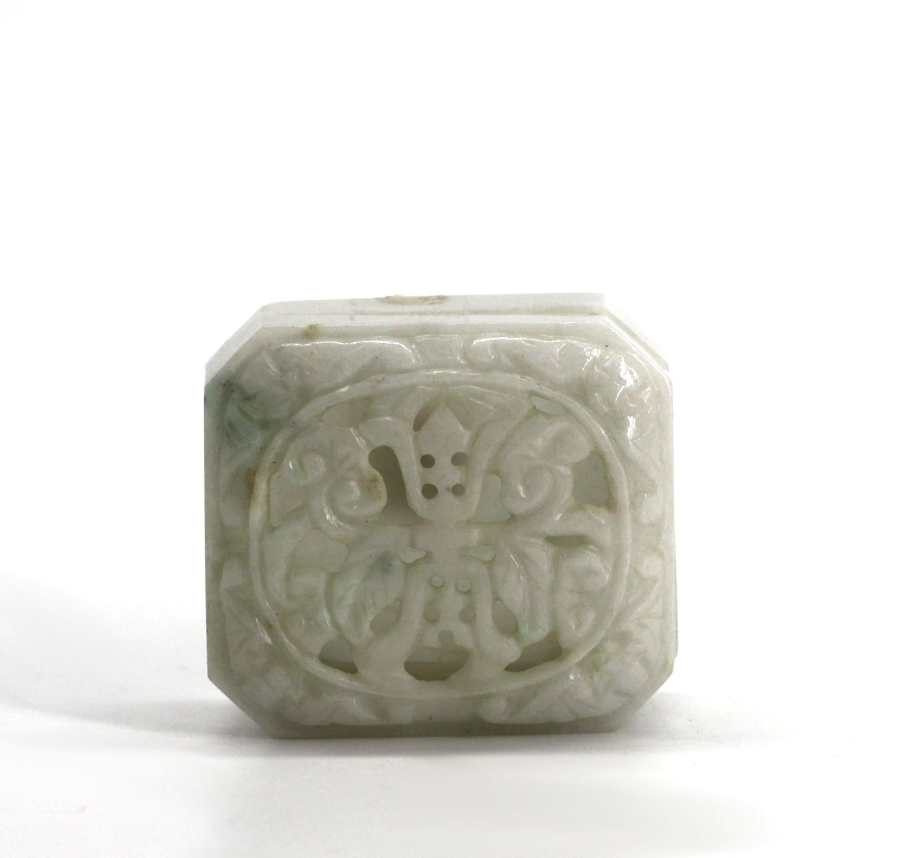 Chinesische blassgrüne Jadeschachtel mit Deckel im Angebot 2