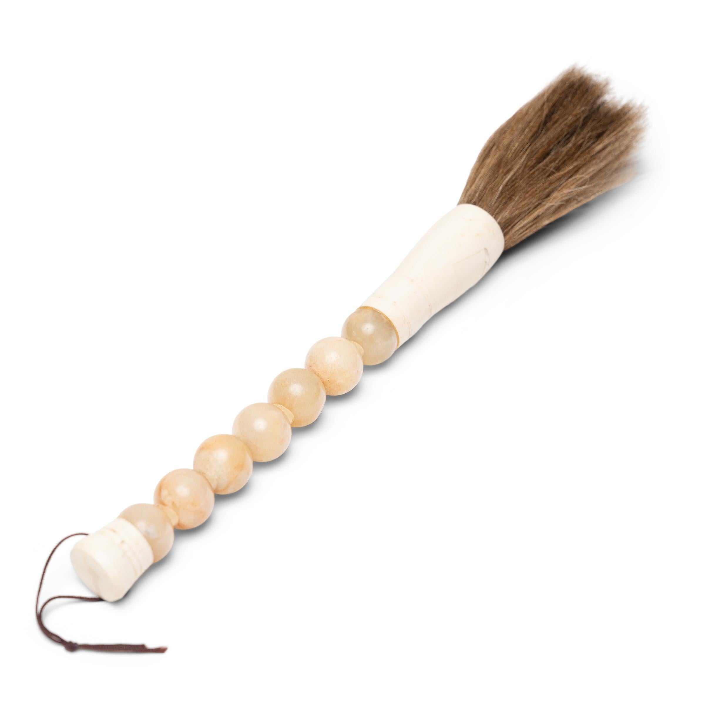 Pinceau de calligraphie chinois en pierre pâle Bon état - En vente à Chicago, IL