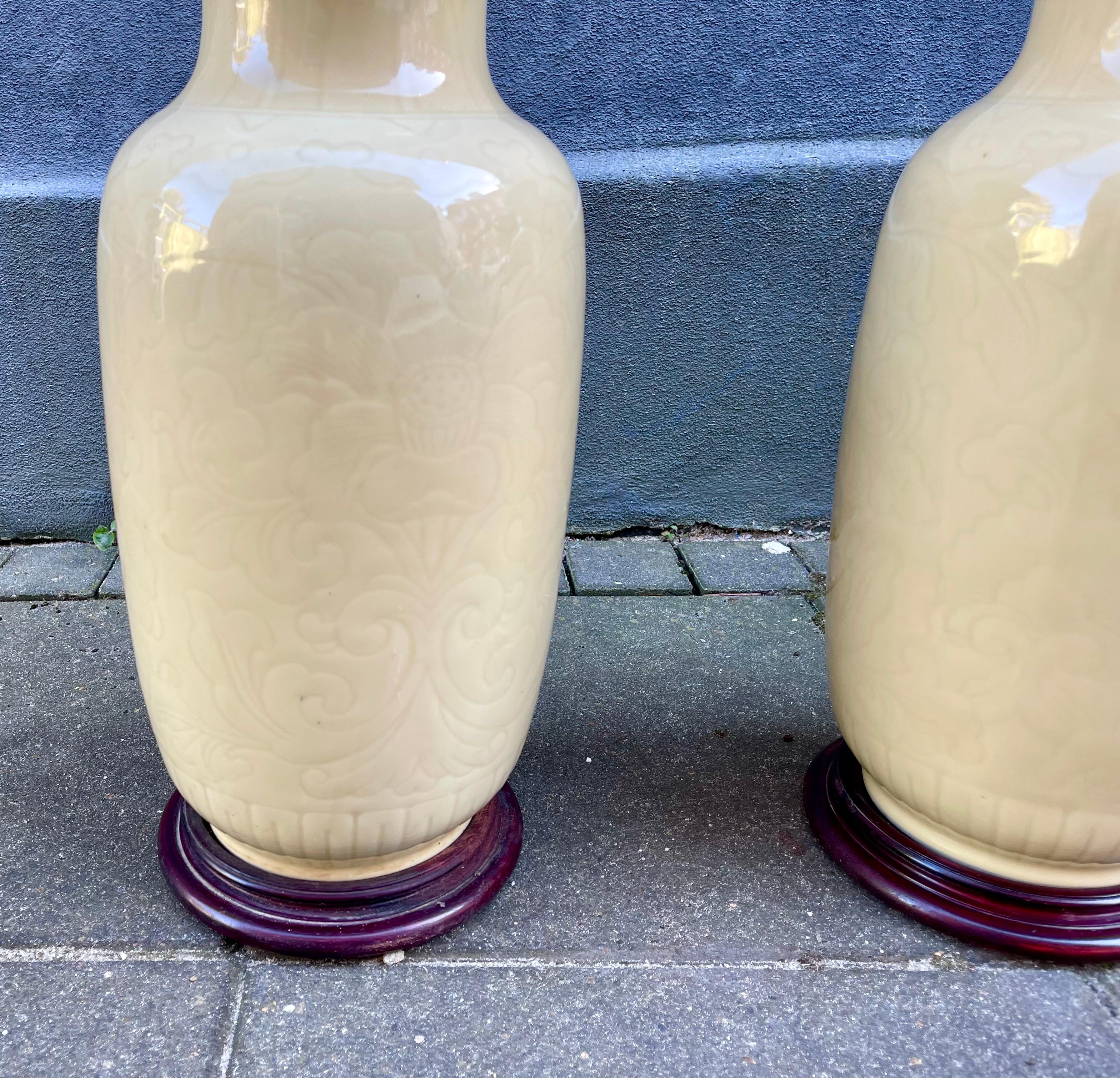 Chinese Pale Yellow Celadon Porcelain Table - Floor Lamps, Set of 2 In Good Condition For Sale In Esbjerg, DK