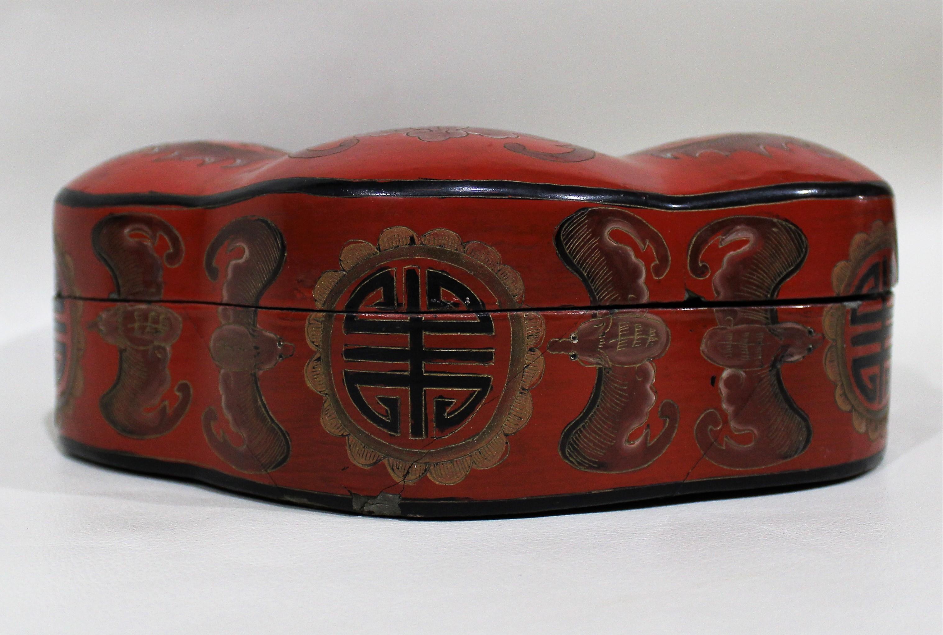 19th Century Chinese Papier Mâché and Lacquer Hand Painted Box
