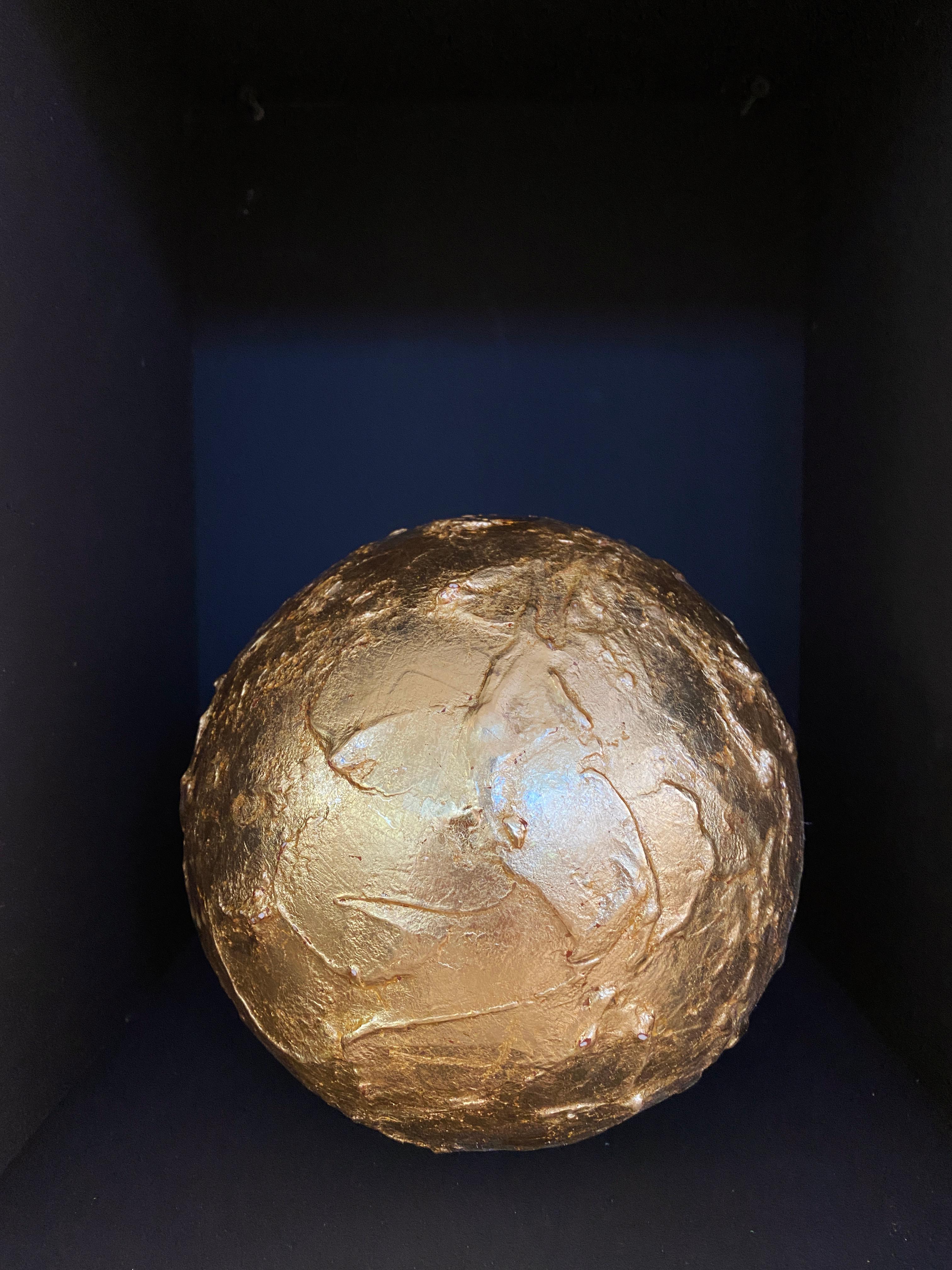 XXI secolo e contemporaneo Sfera d'oro cinese in cartapesta in vendita
