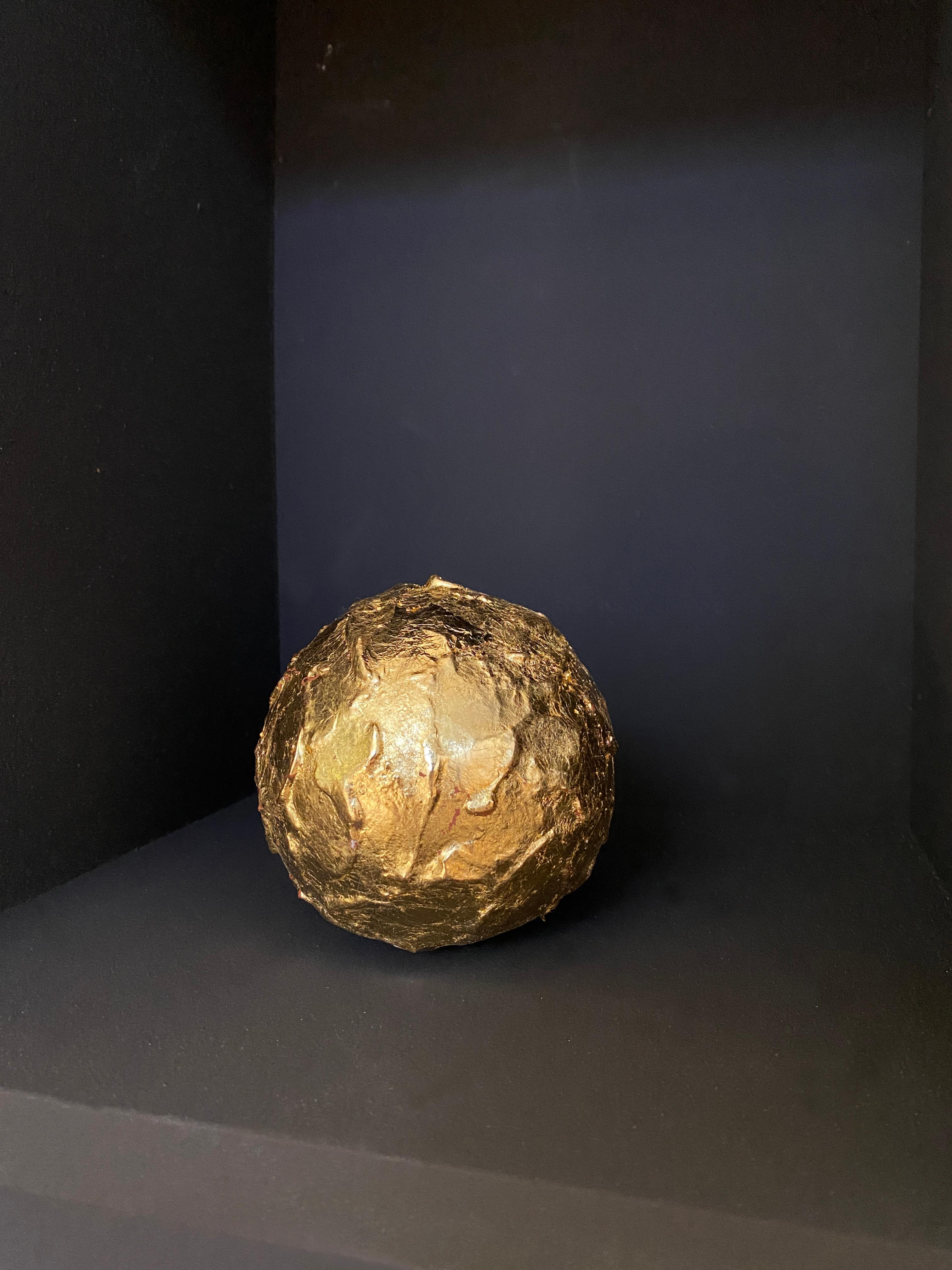 Spagnolo Sfera d'oro cinese in cartapesta in vendita