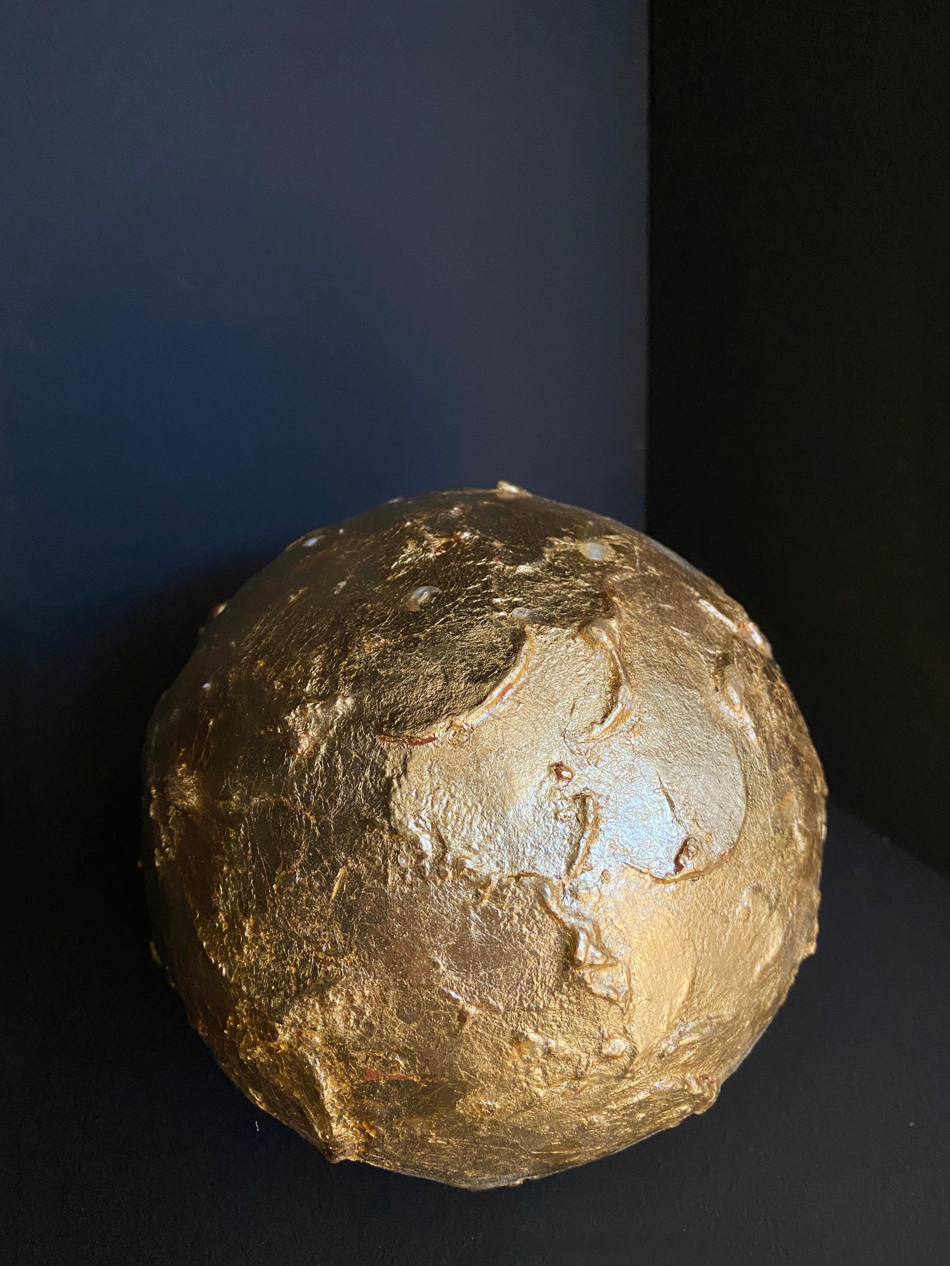 Dorato Sfera d'oro cinese in cartapesta in vendita
