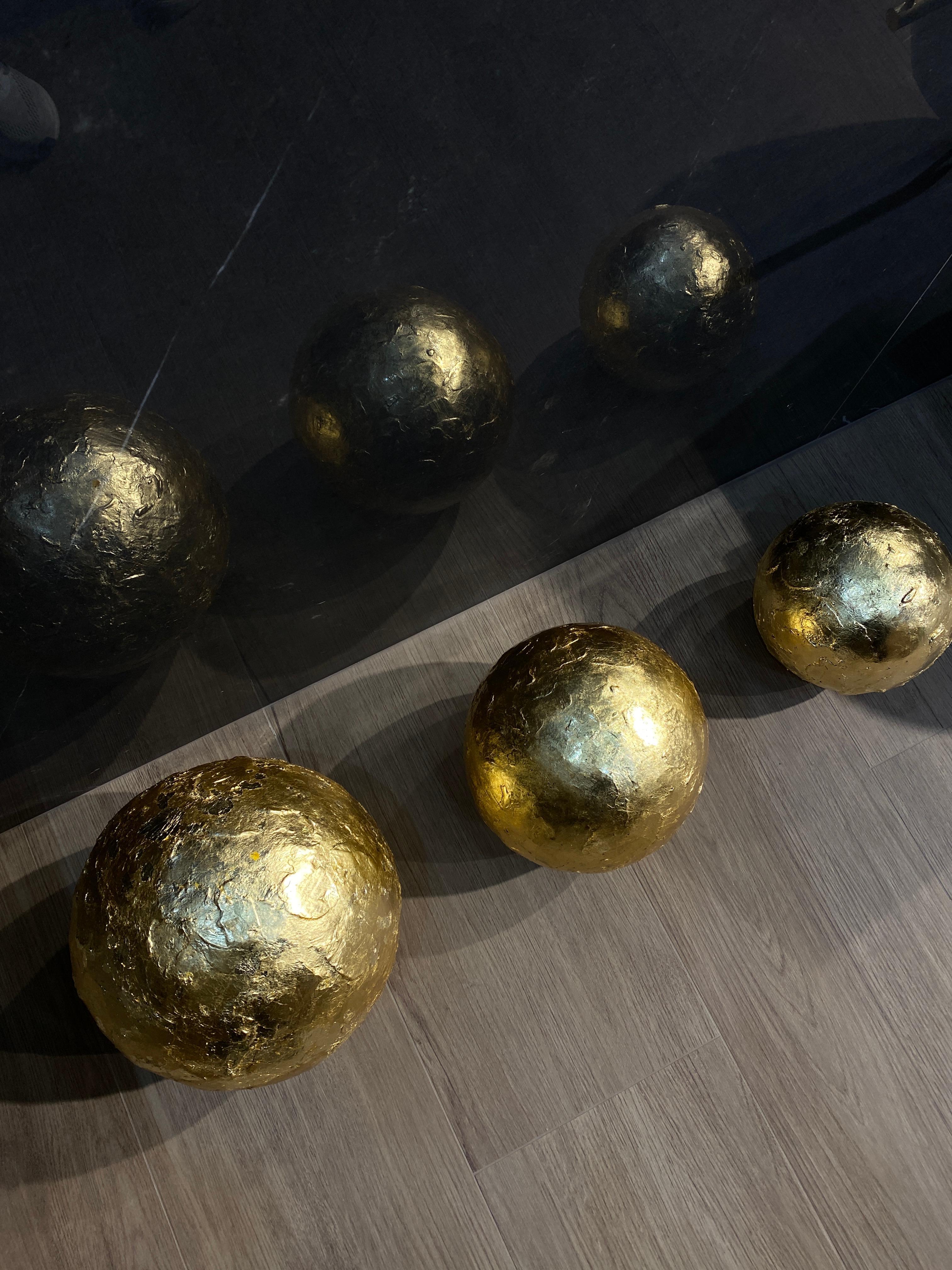 Sfera d'oro cinese in cartapesta in vendita 1