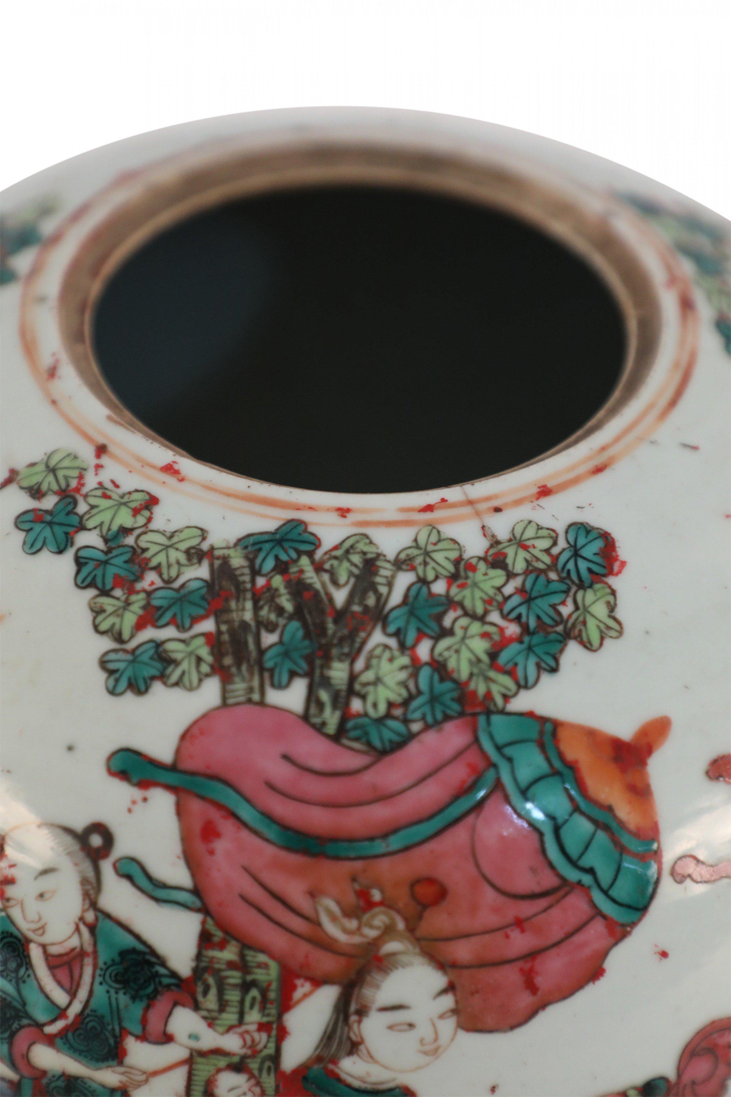 Esportazione cinese Vaso di anguria in porcellana arrotondata con scena di parata cinese in vendita