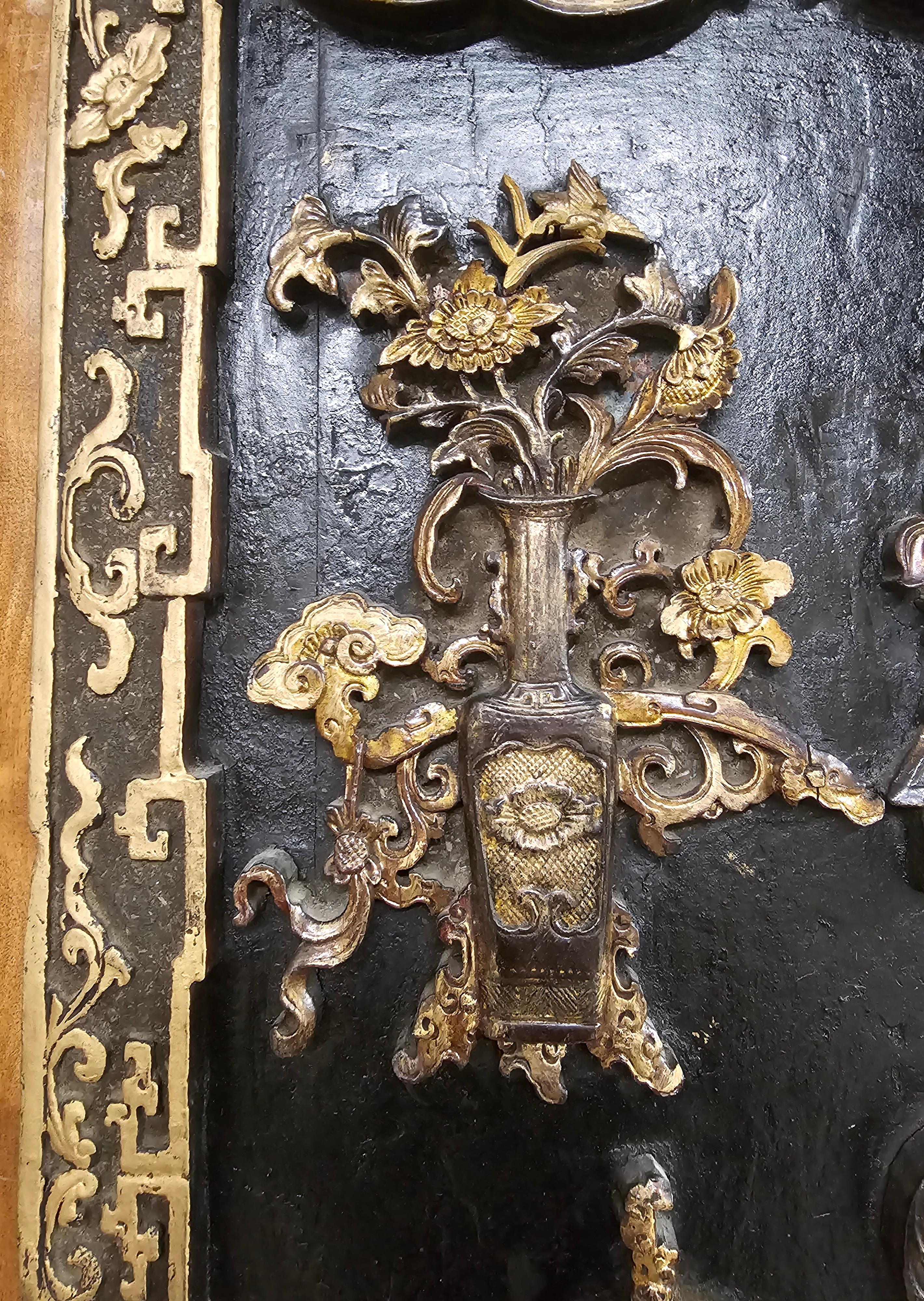 Hong Kong Chinese Parcel Gilt, Ebonized  and Decorated Wood Wall Hanging Plaque For Sale