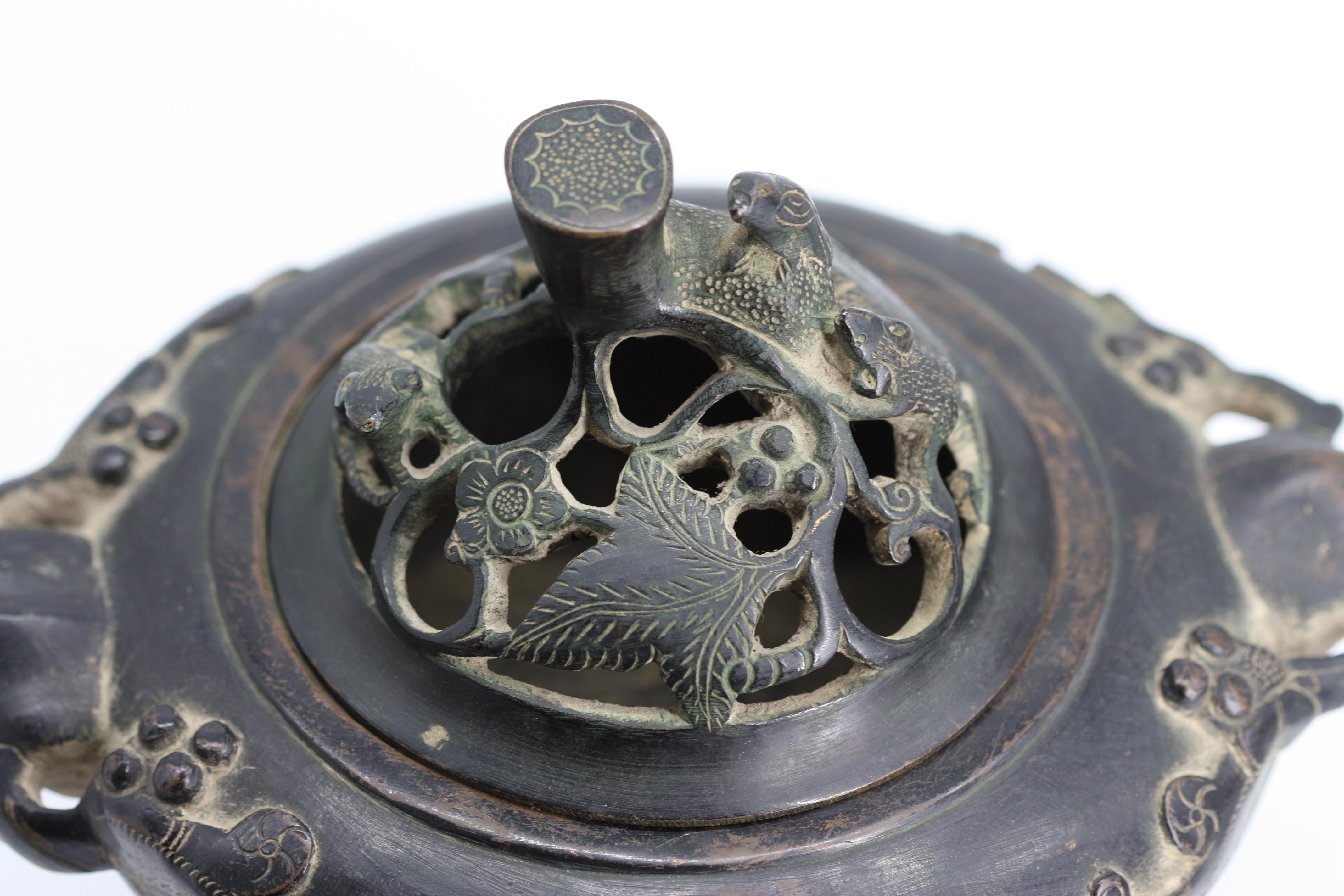 Encensoir chinois en bronze patiné recouvert d'un trépied Bon état - En vente à West Palm Beach, FL