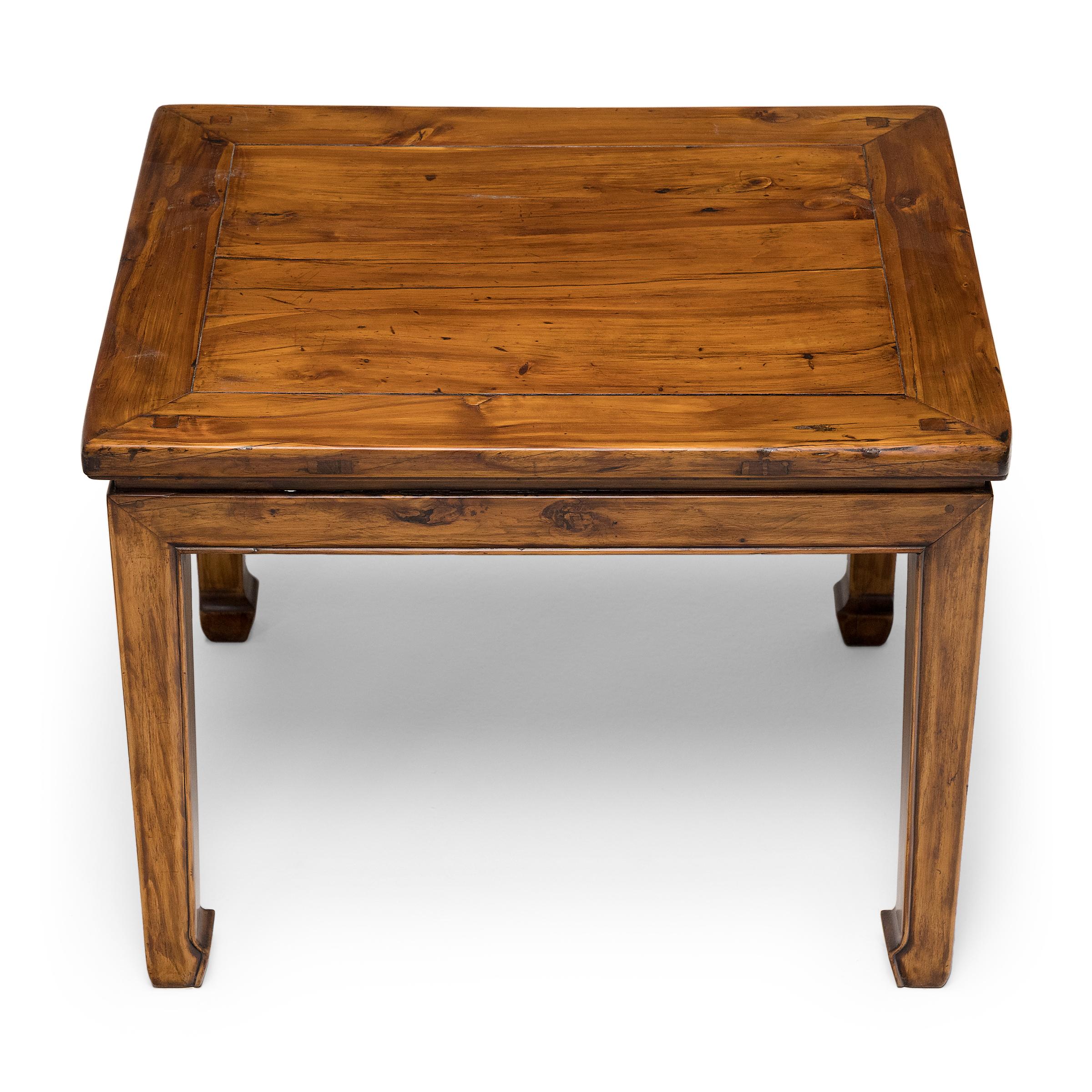 Qing Table d'appoint chinoise en bois de pêcher, c. 1850 en vente