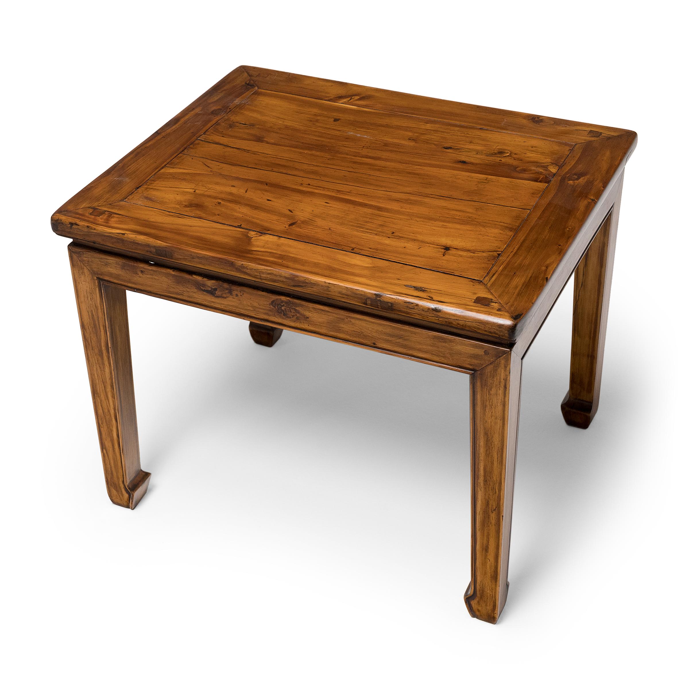 Chinois Table d'appoint chinoise en bois de pêcher, c. 1850 en vente