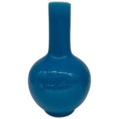 Vase en forme de bouteille chinois bleu paon monochrome 14".