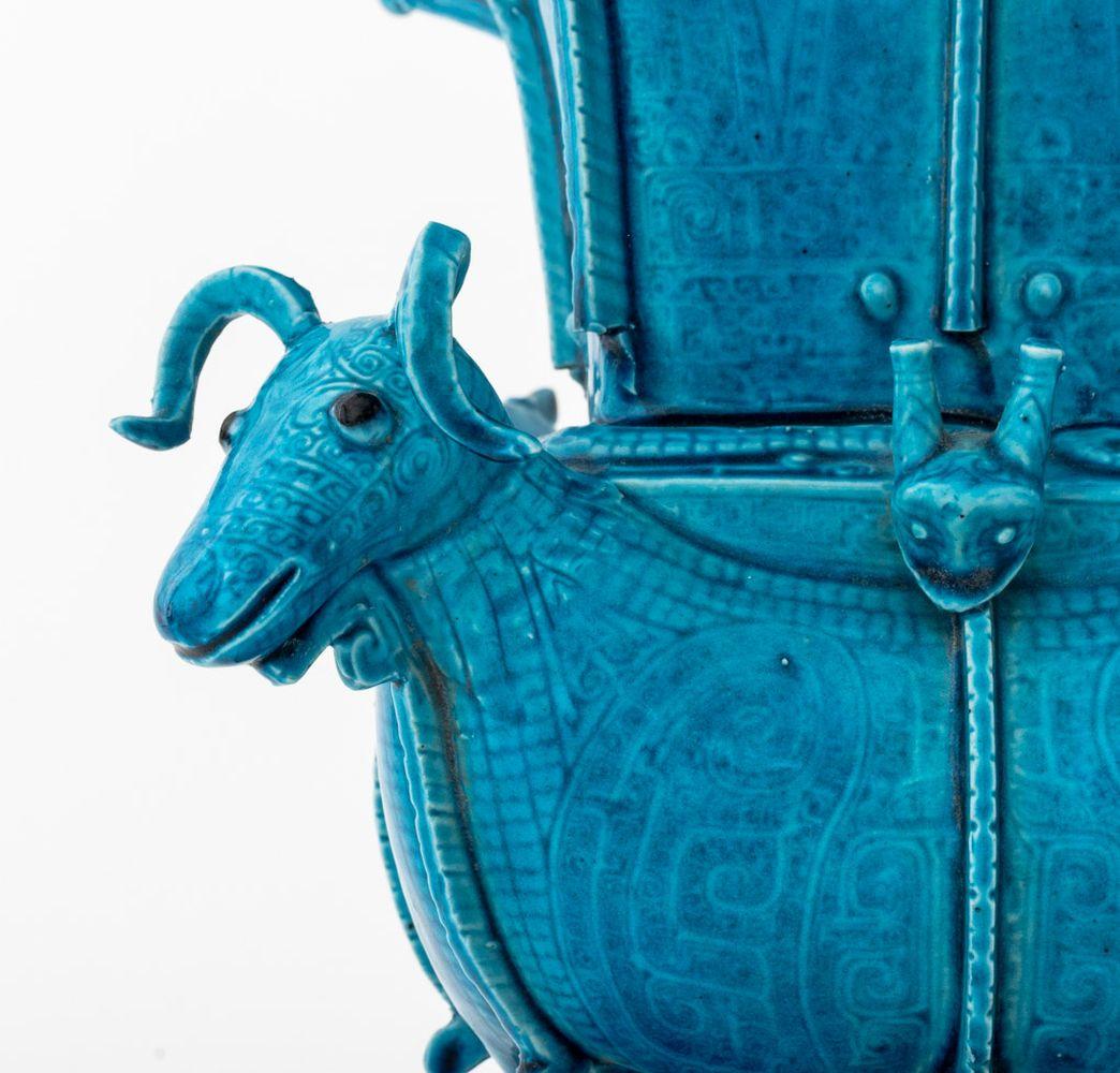 Chinesischer Pfau Blaues Widderkopfmotiv Vase im Angebot 3