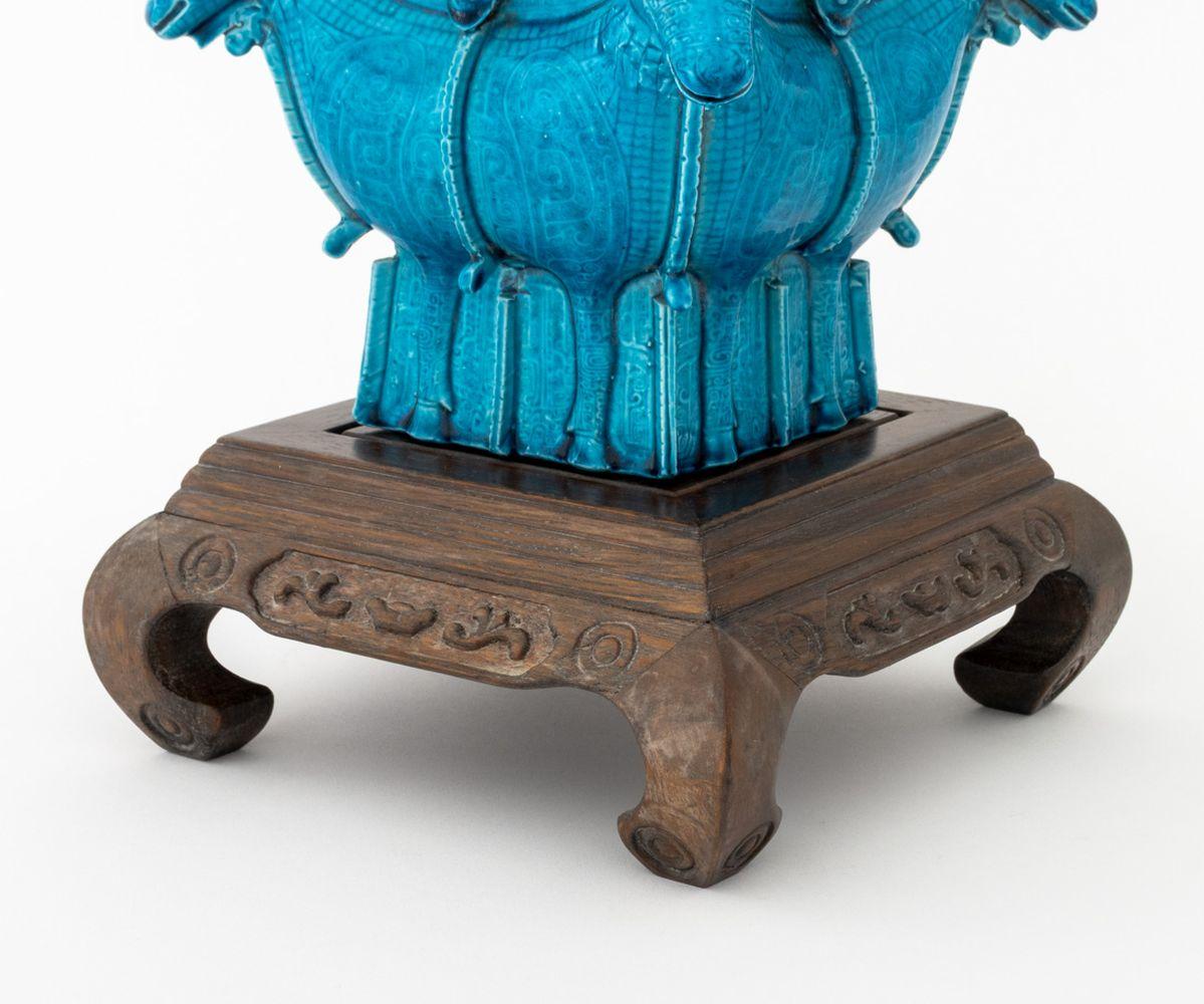 Chinesischer Pfau Blaues Widderkopfmotiv Vase (Porzellan) im Angebot