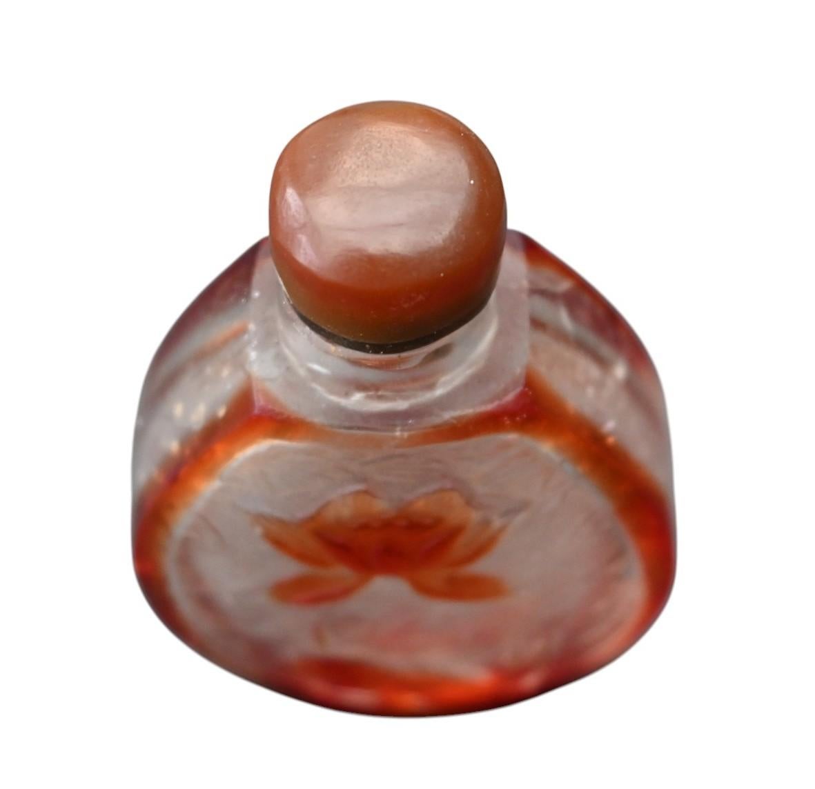 Bouteille à priser en verre de Pékin - Poisson et Lotus - vers 1890-1920 Bon état - En vente à Bilzen, BE