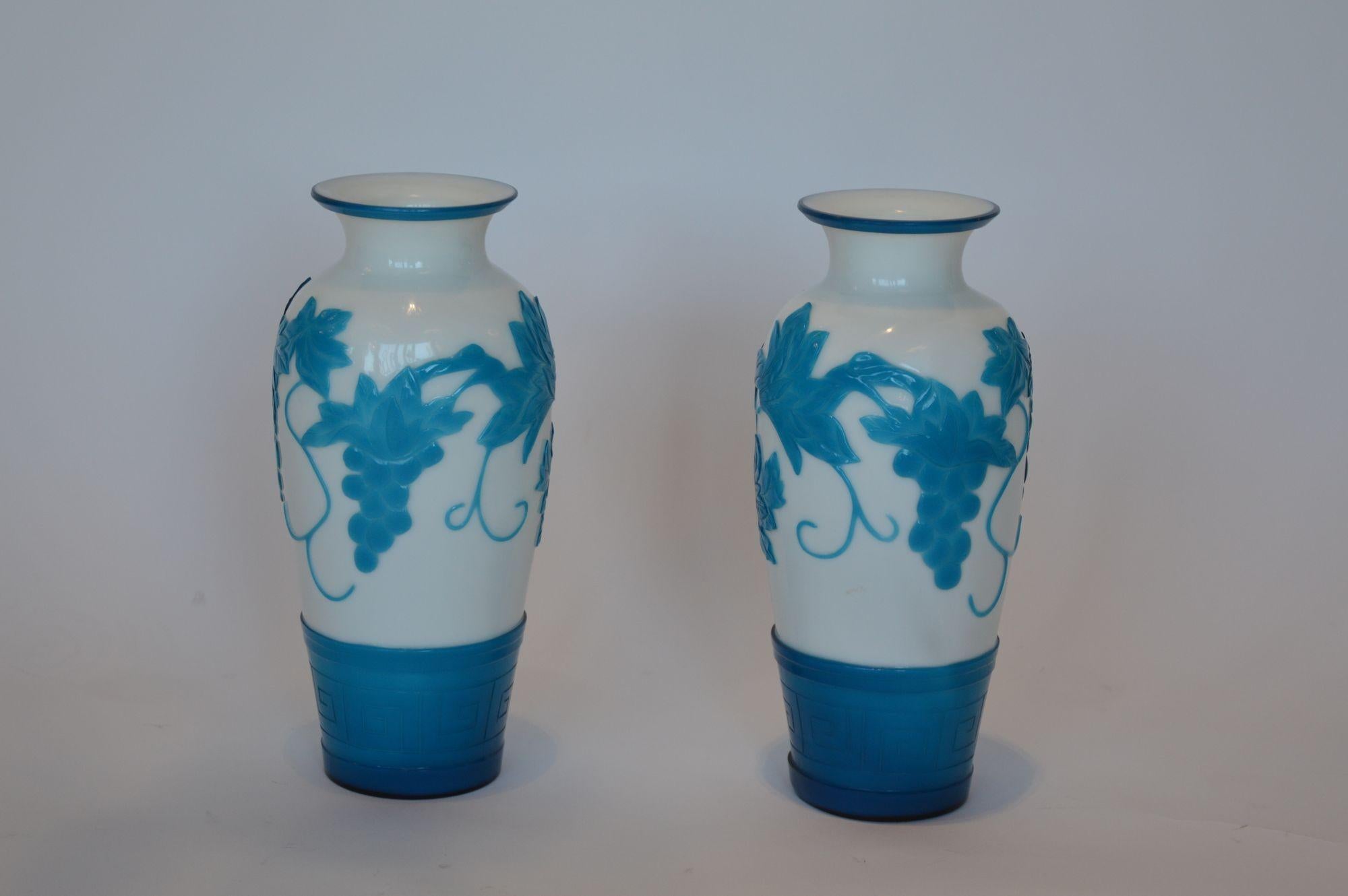 Early 20th century Chinese peking glass is a Chinese Cameo glass.