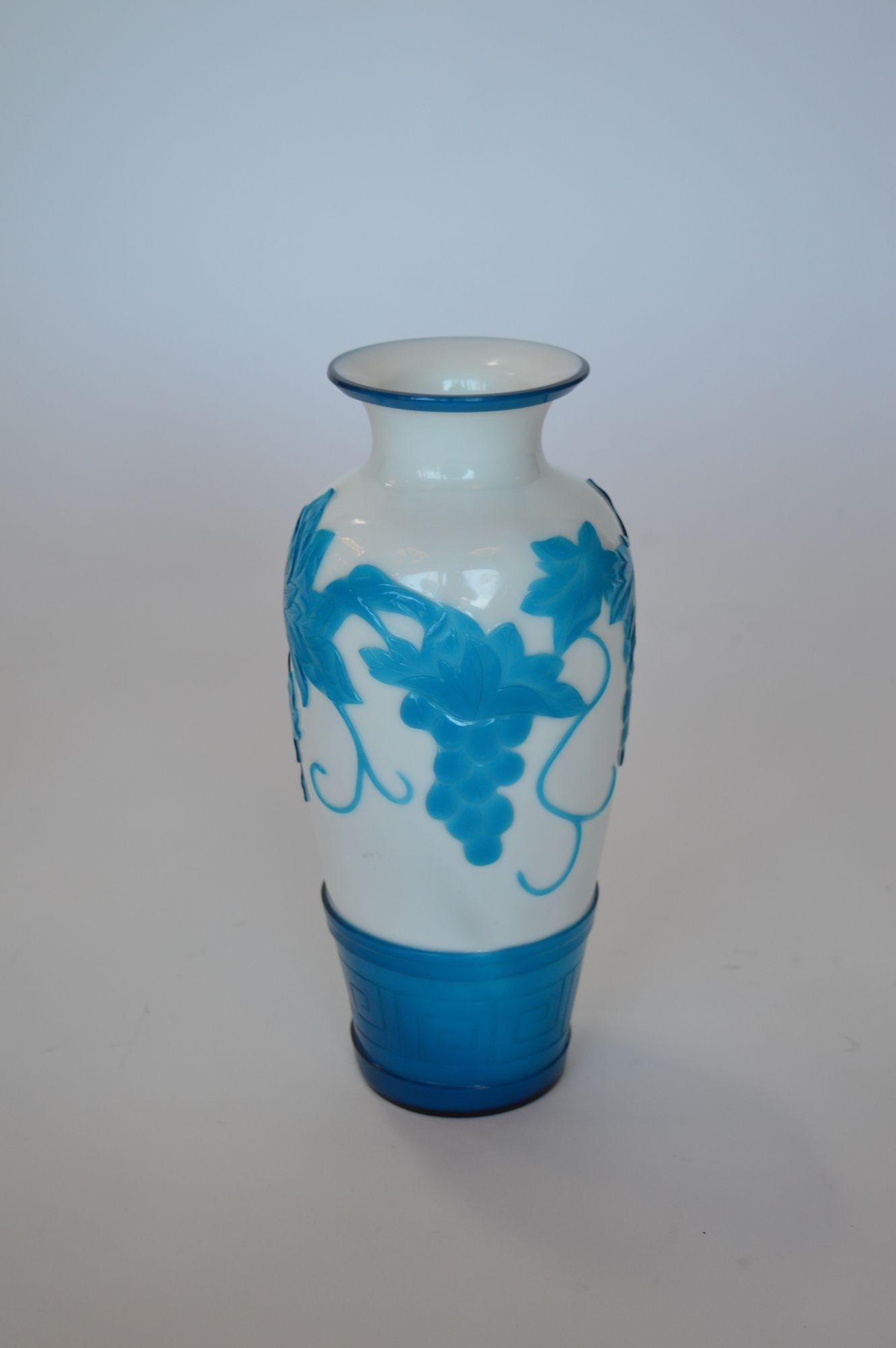 Verre Vase en verre de Pékin chinois en vente