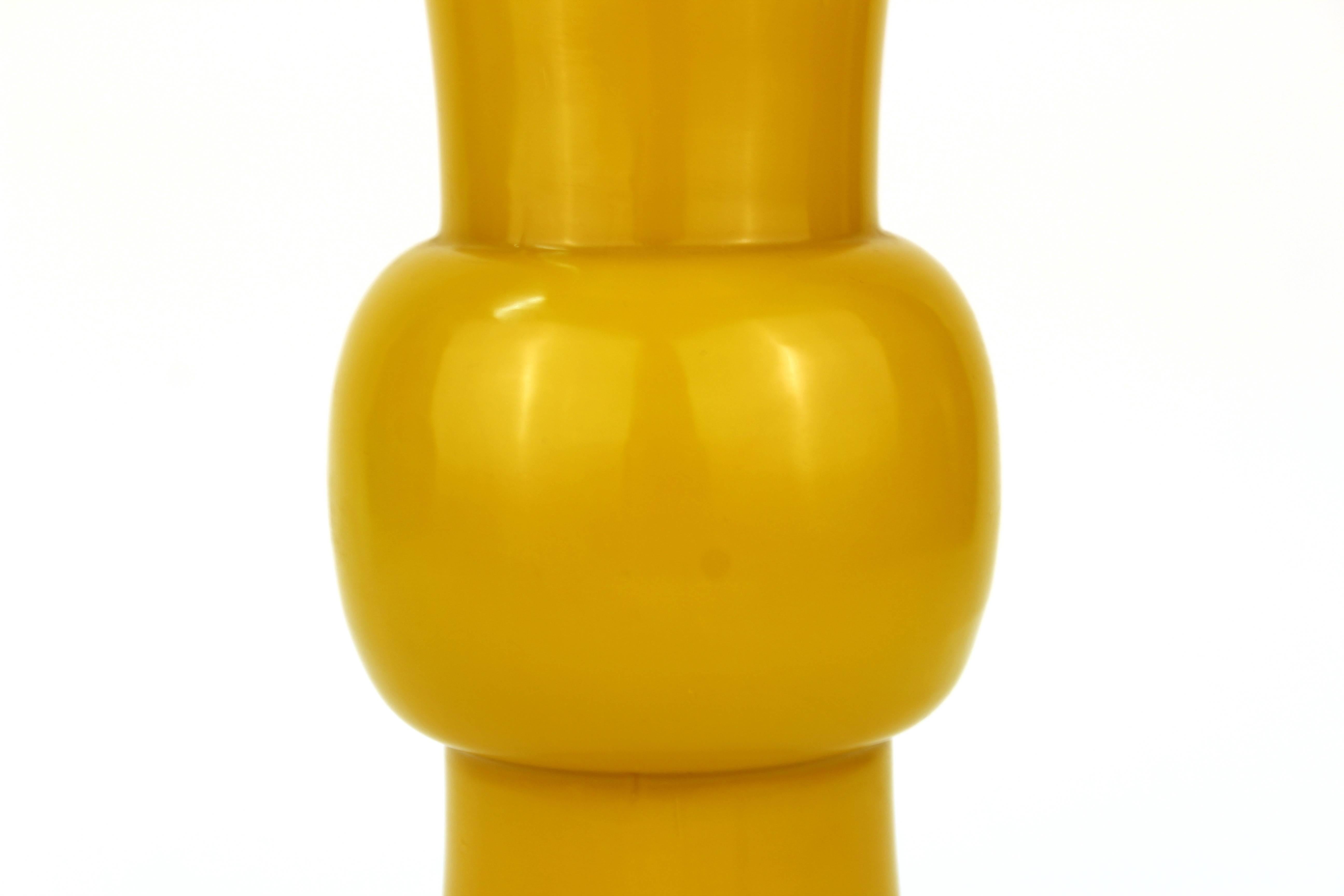 Chinese Peking Imperial Yellow Glass Vase In Good Condition For Sale In New York, NY