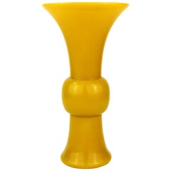 Vaso di vetro giallo imperiale cinese di Pechino