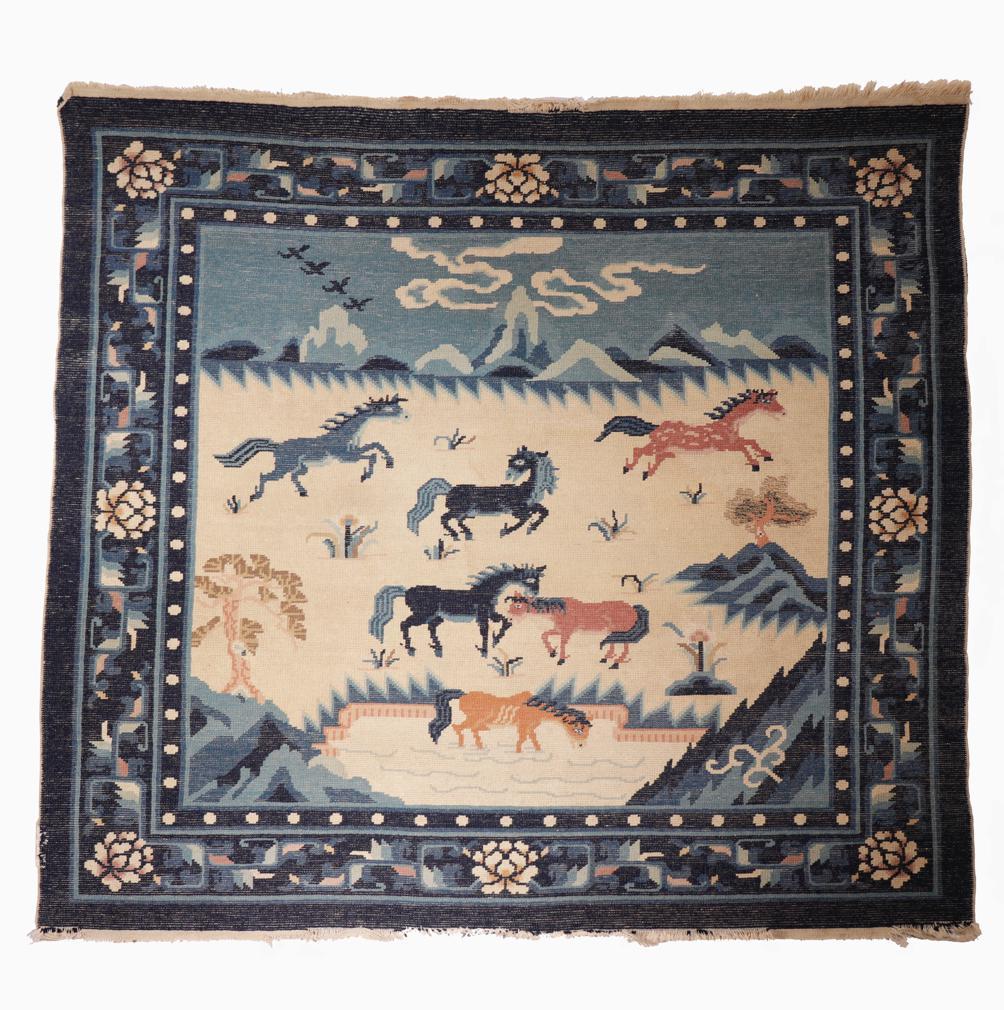 Chinese Peking Pictorial Rug, Blue and Beige, Early 20th century. 1