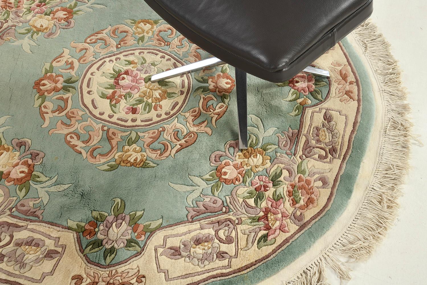 Peking is a revival of Chinese decorative Rug that will leave lasting impressions and elevate any design space. The bold elegant calming field and full bloom borders together with the traditional floral vines work together to create a vibrant and