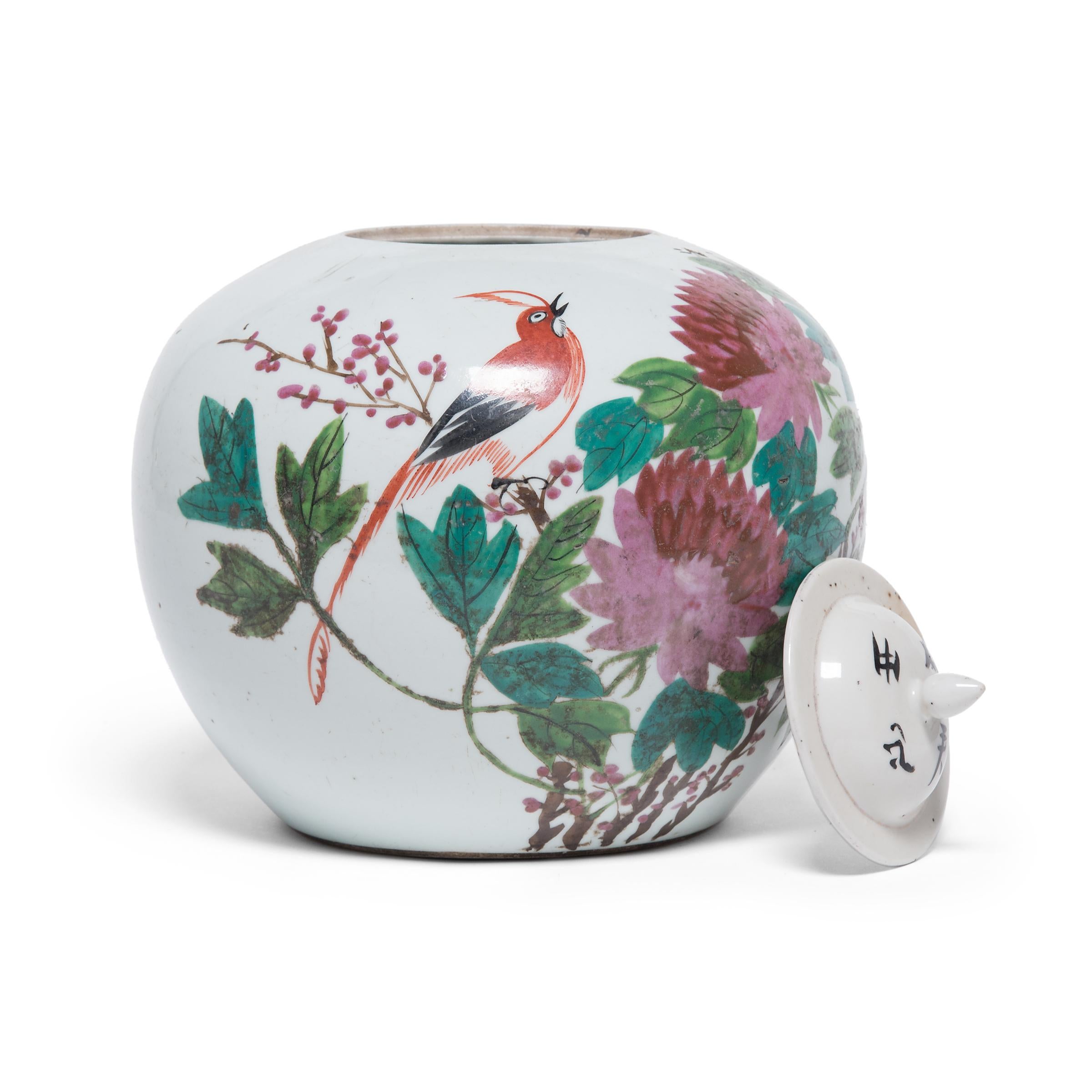 Chinese Peony Ginger Jar, c. 1900 In Good Condition In Chicago, IL