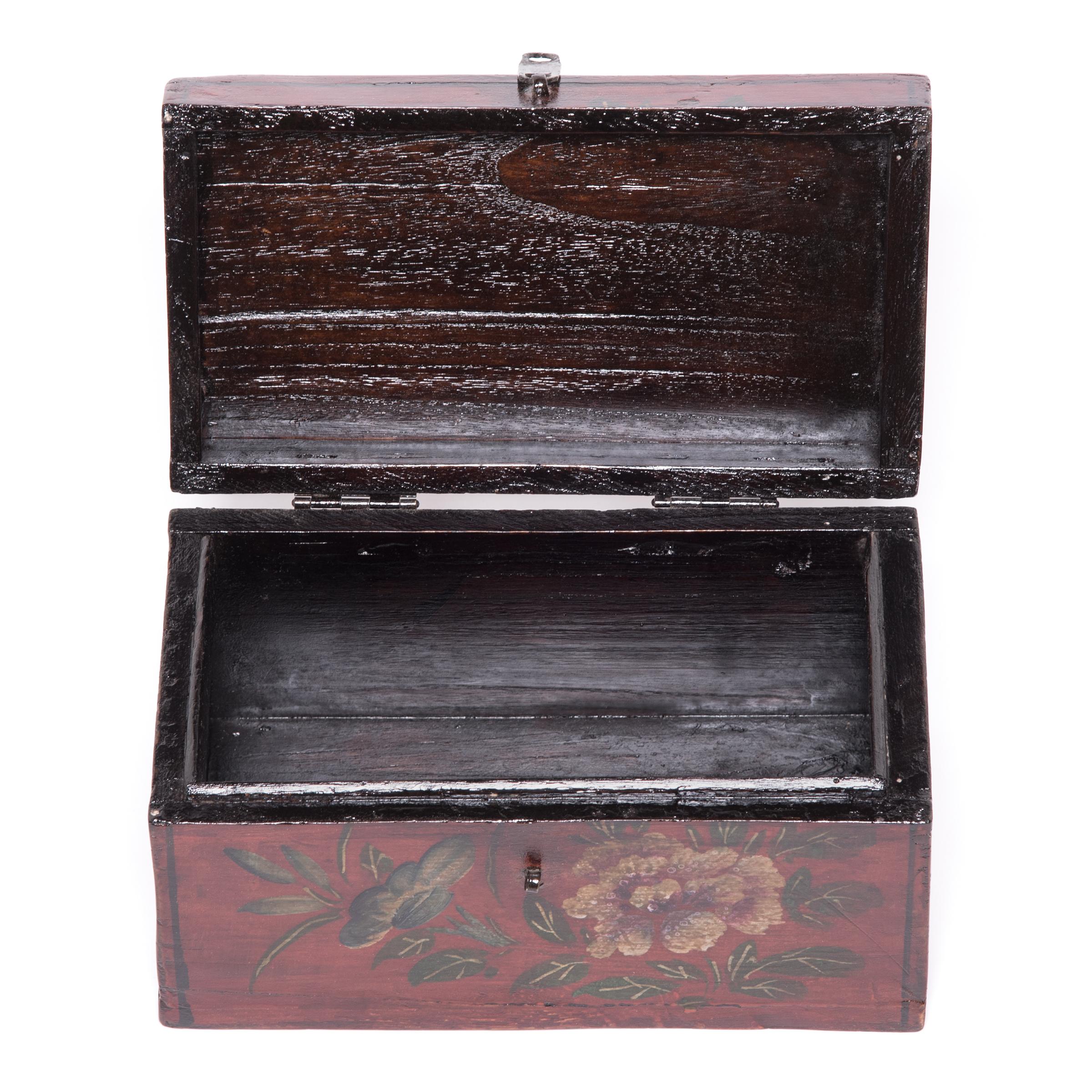 Chinese Peony Treasure Box, c. 1900 In Good Condition In Chicago, IL