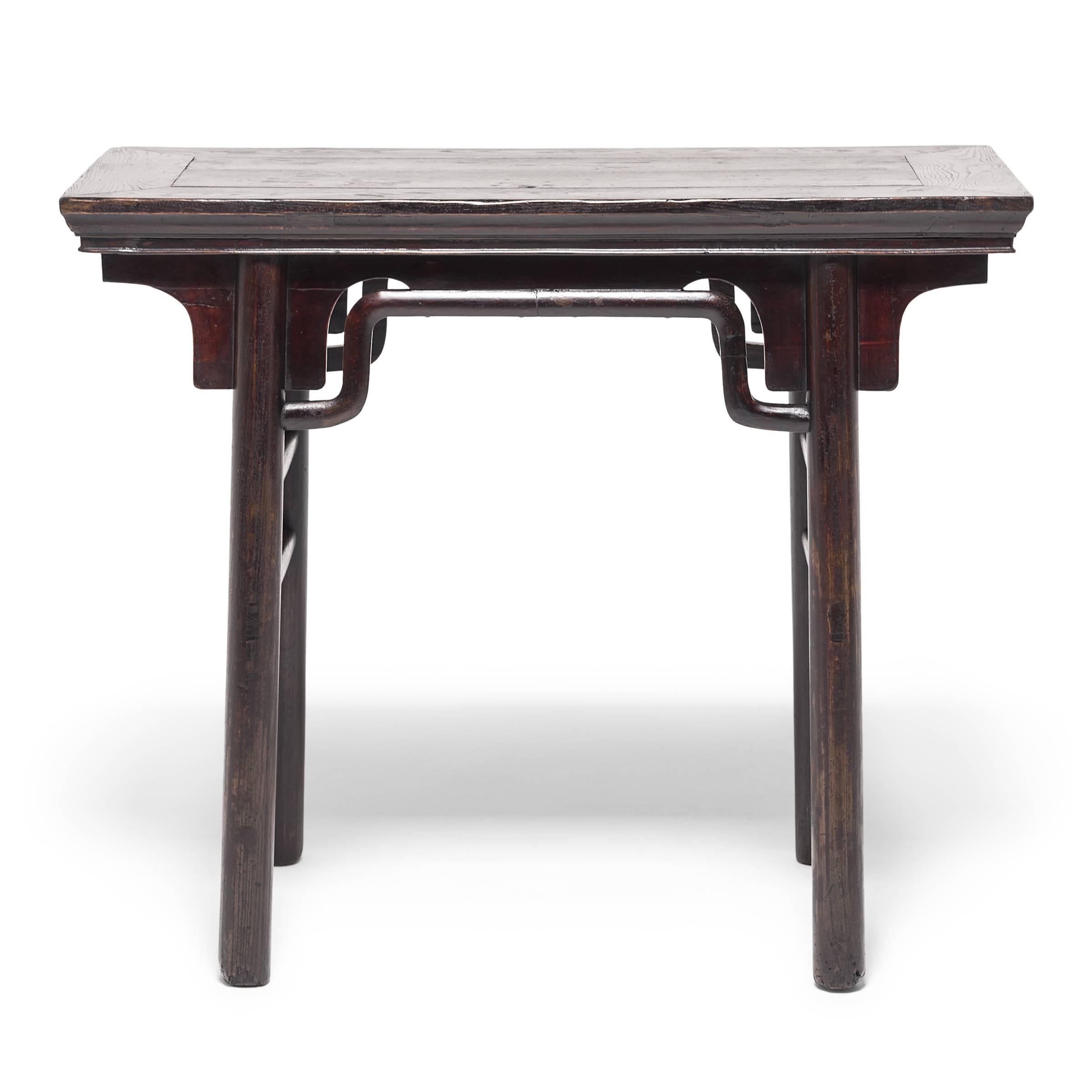 Chinese Petite Round Leg Wine Table, circa 1850 In Good Condition For Sale In Chicago, IL