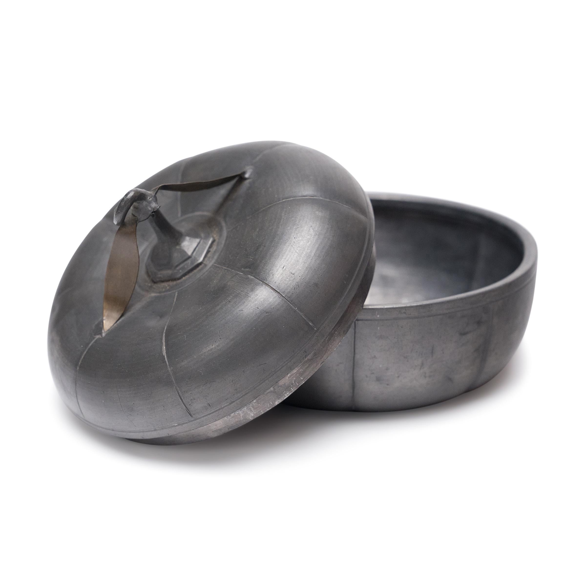 Chinese Pewter Gourd Box, c. 1920s In Good Condition For Sale In Chicago, IL