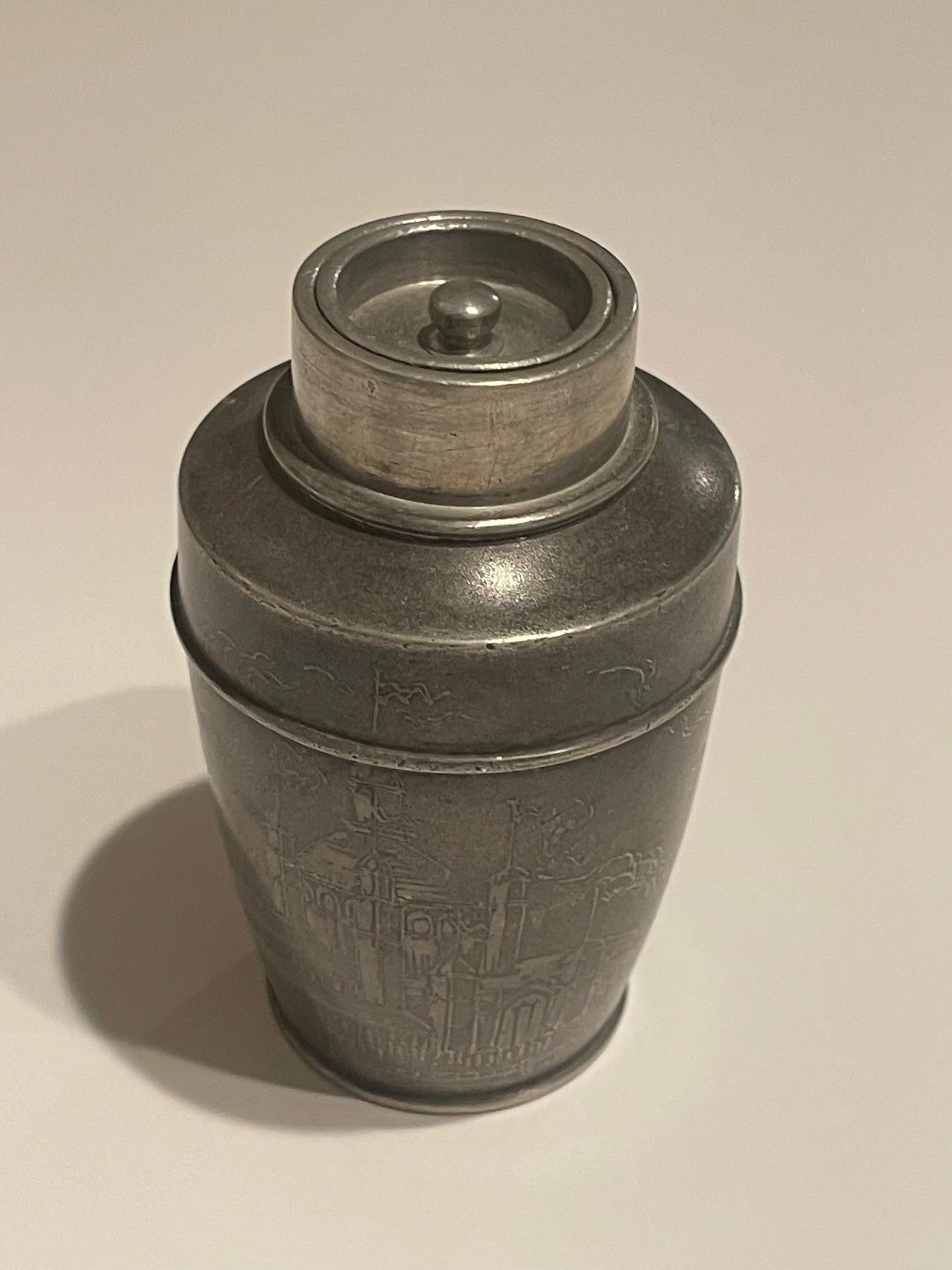 Chinese Pewter Tea or Tobacco Container with Engraved Scene Around, 19th Century For Sale 1