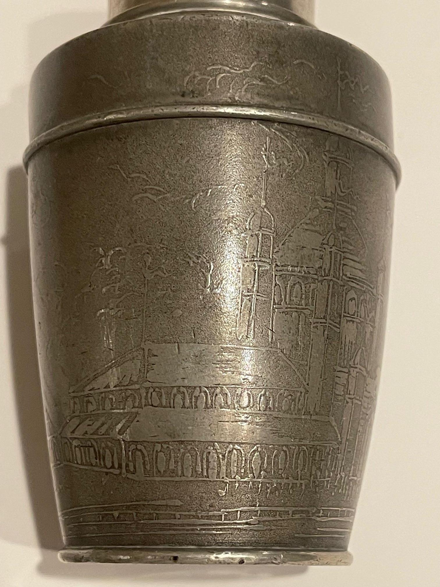 Chinese Pewter Tea or Tobacco Container with Engraved Scene Around, 19th Century For Sale 3
