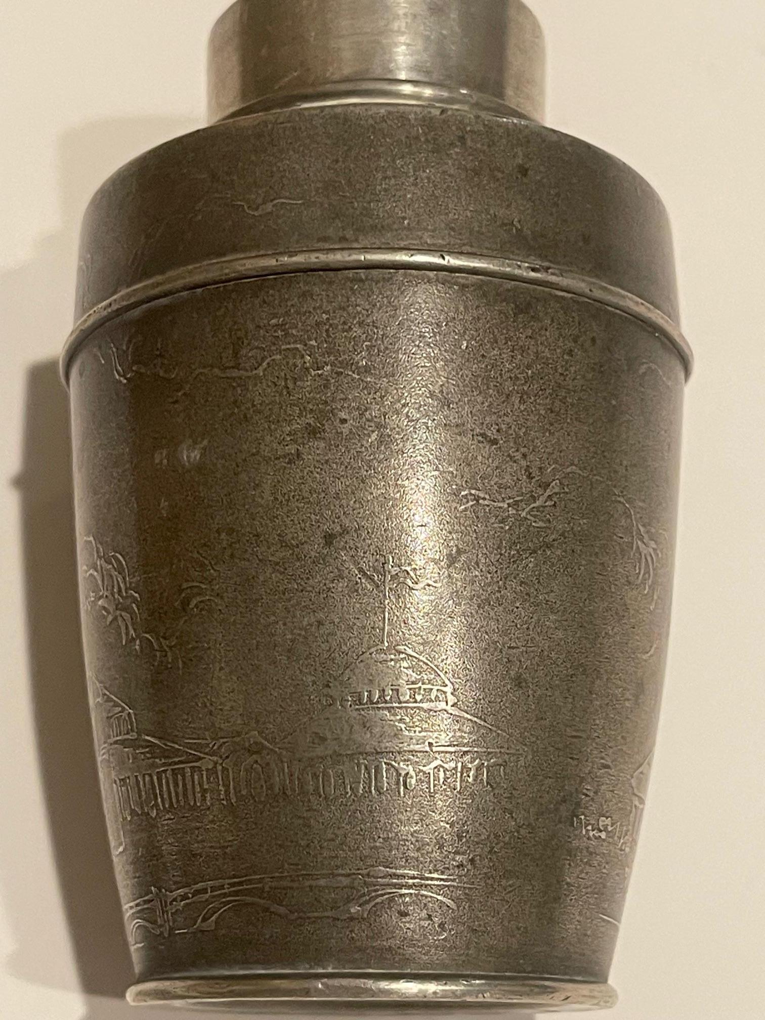 Chinese Pewter Tea or Tobacco Container with Engraved Scene Around, 19th Century For Sale 4