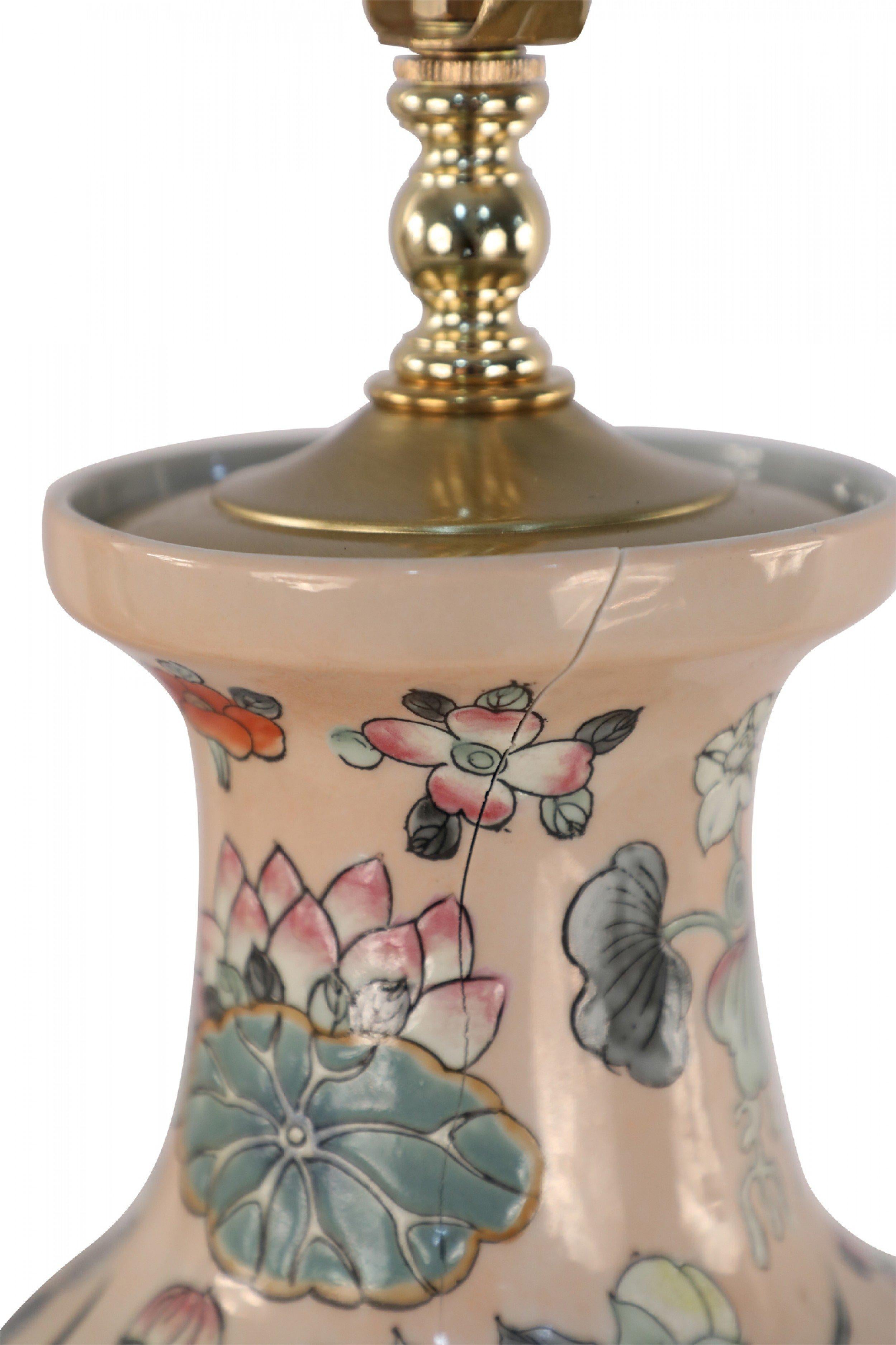 Chinese Pink Floral and Bird Design Table Lamp For Sale 4