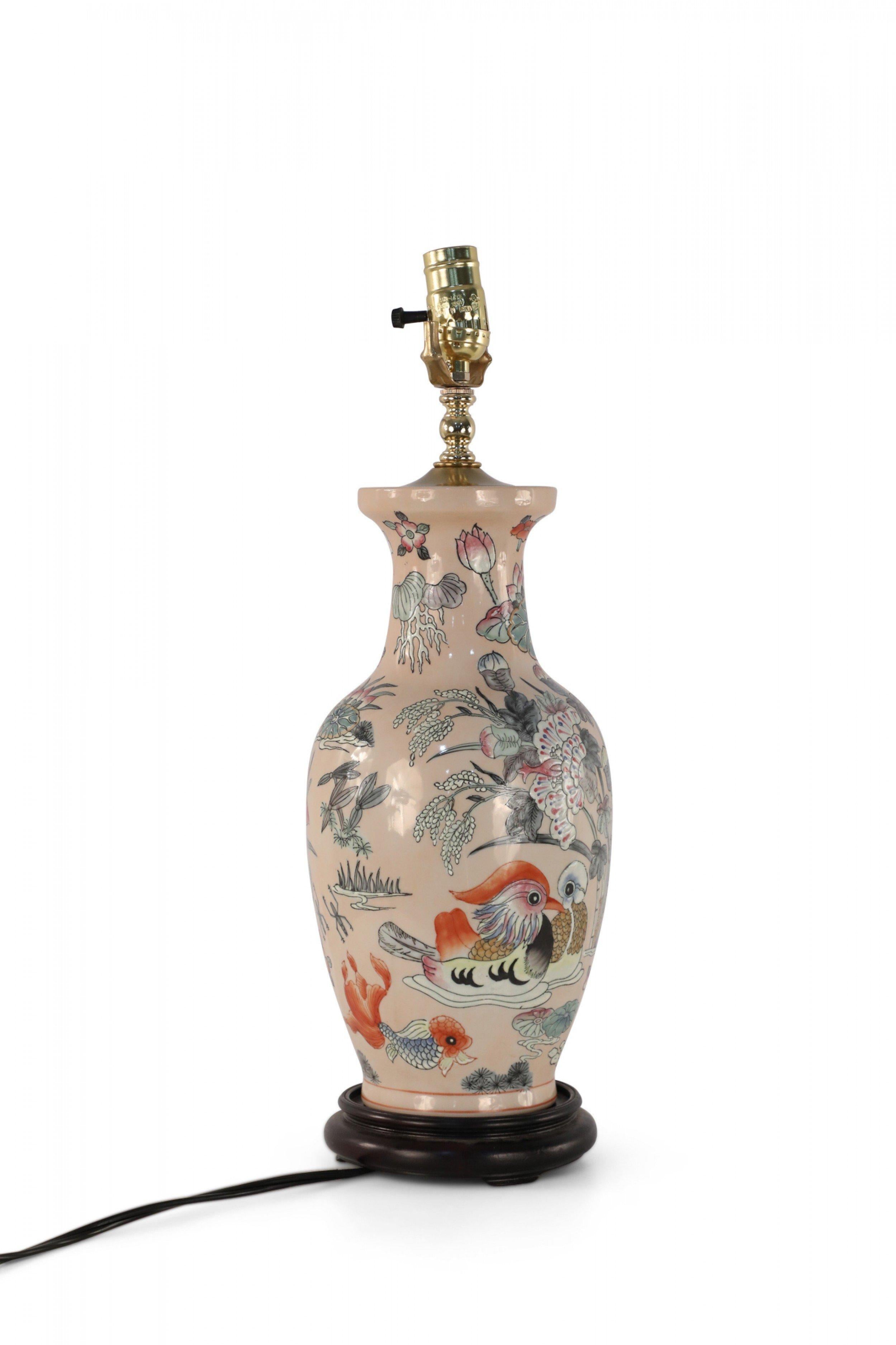 Chinese Pink Floral and Bird Design Table Lamp For Sale 3
