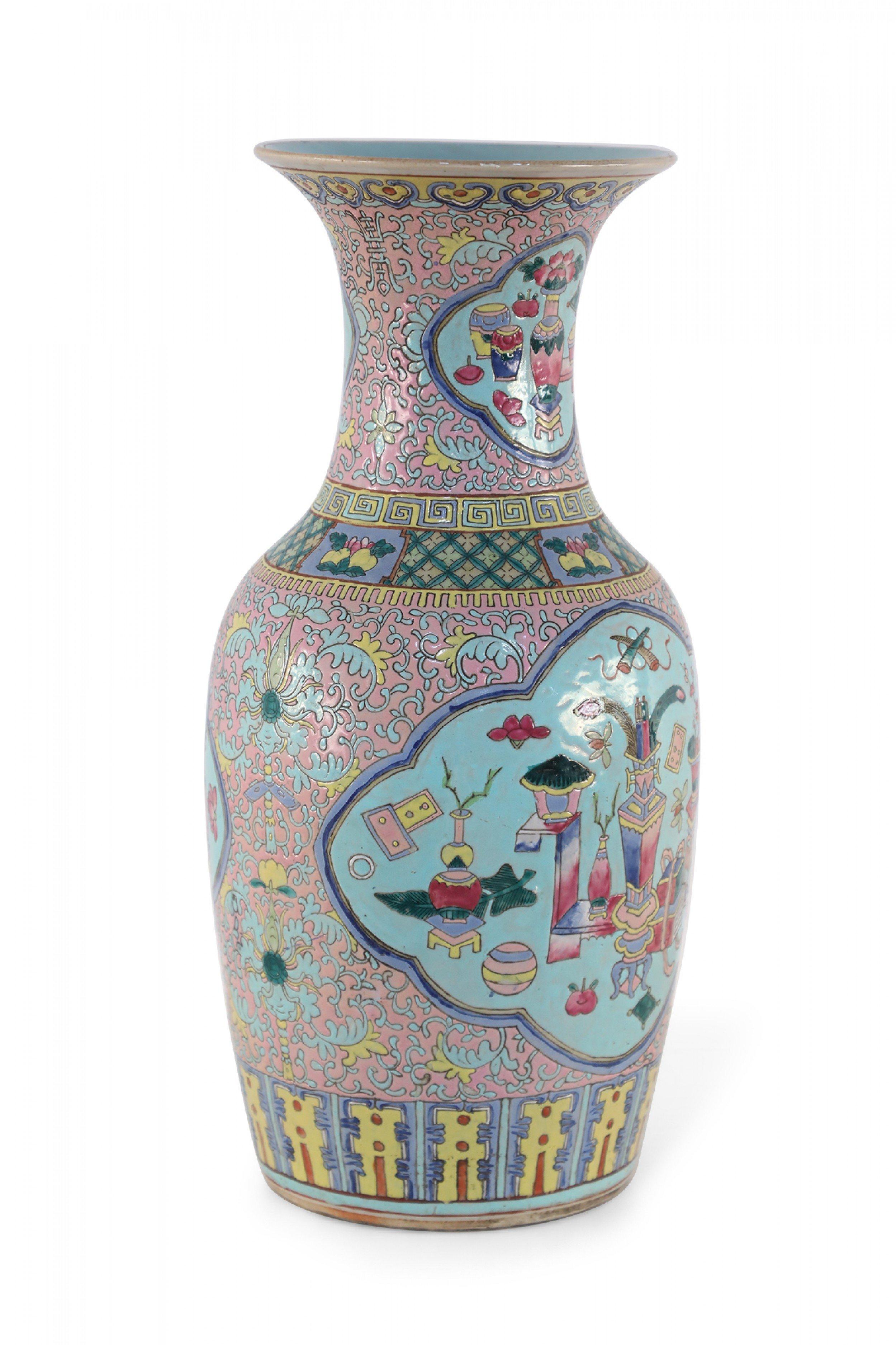 Chinese Pink Floral and Blue Cartouche Porcelain Urn In Good Condition For Sale In Queens, NY
