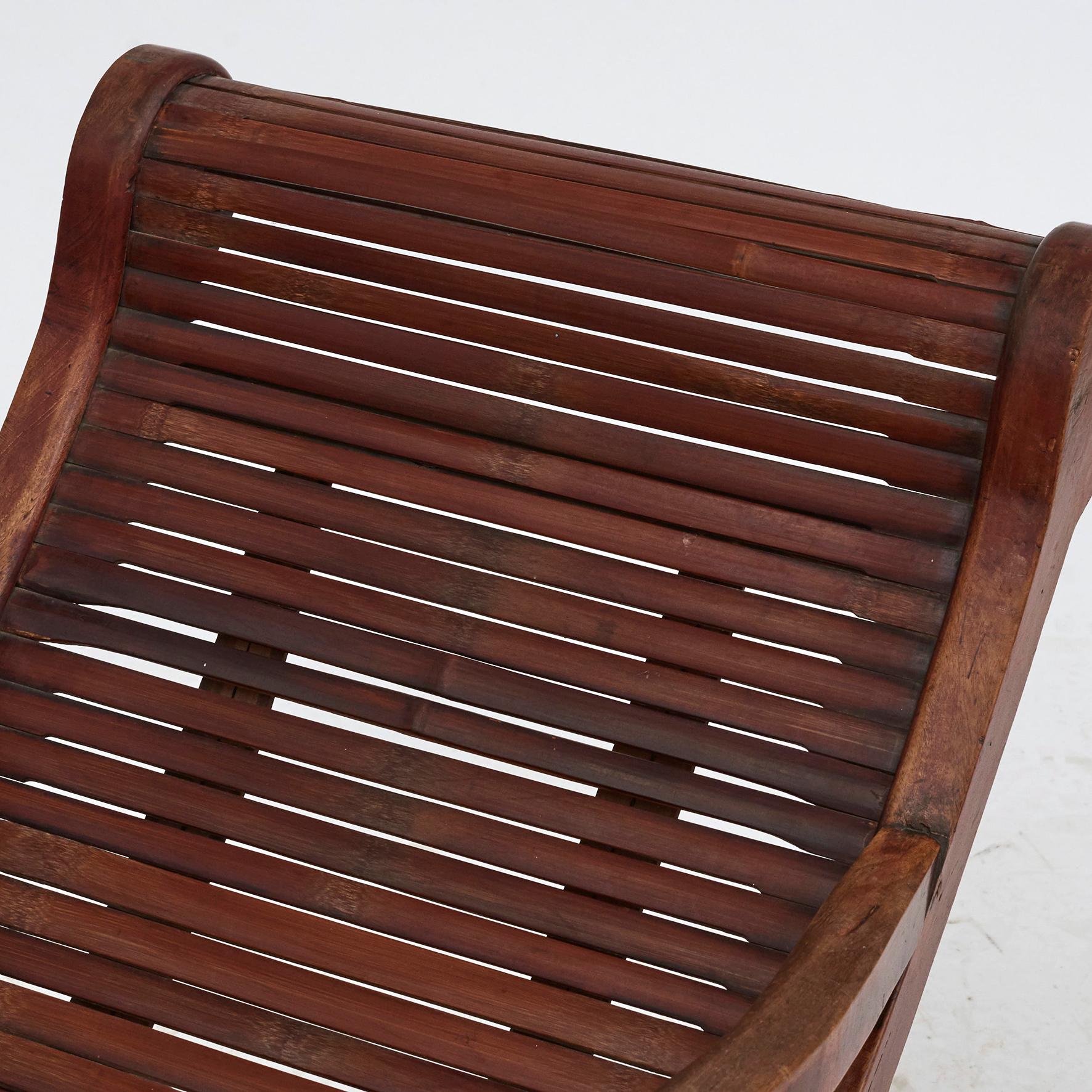 Chinese Plantation Lounge Chair with Curving Seat and Slats In Good Condition For Sale In Kastrup, DK