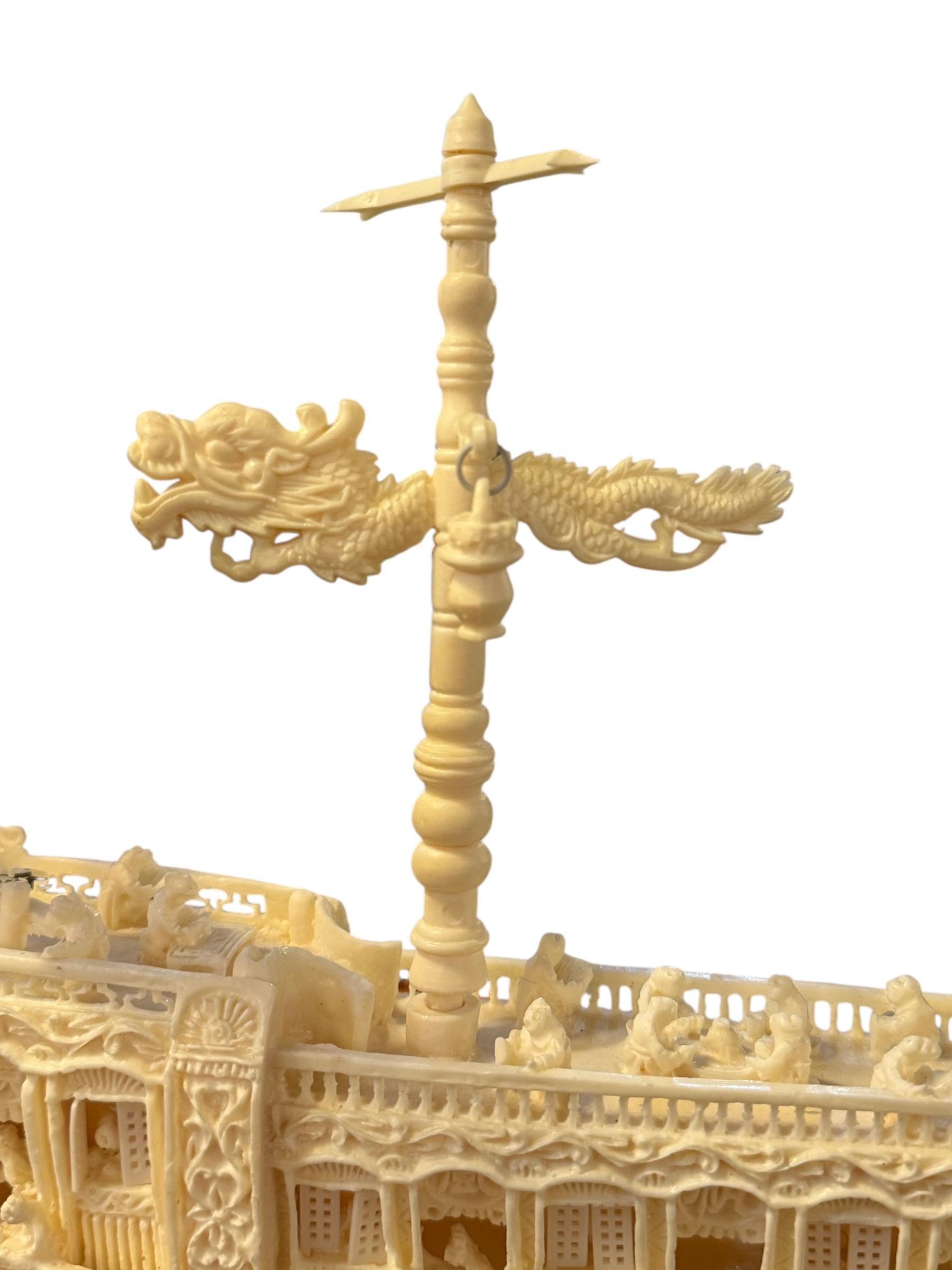 20ième siècle Chinese Plastic Hand Carved Ship Boat Figure en vente